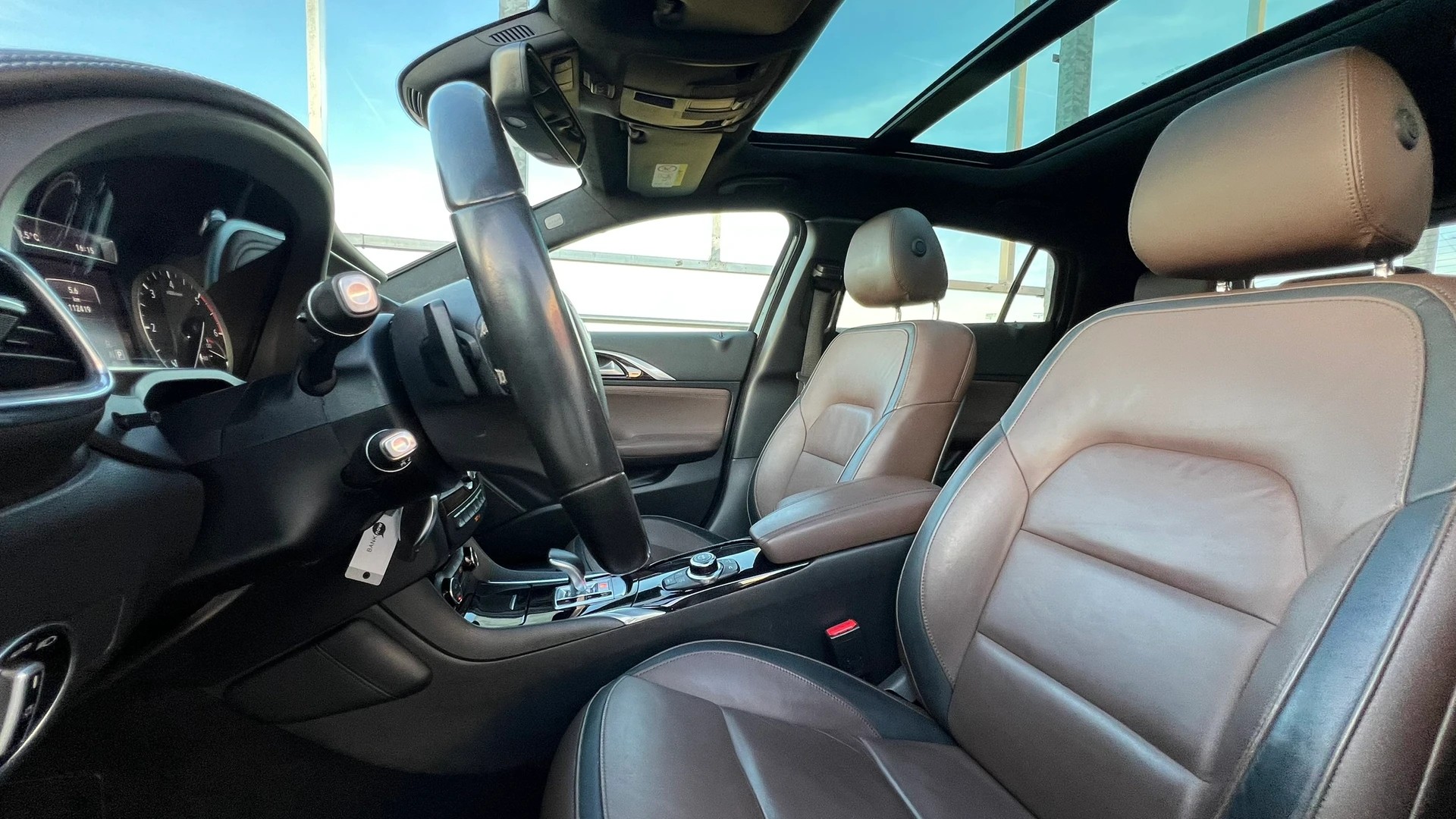 INFINITI Q30 2.2d PREMIUM CITY BLACK AWD DCT l 170 PS-image-21