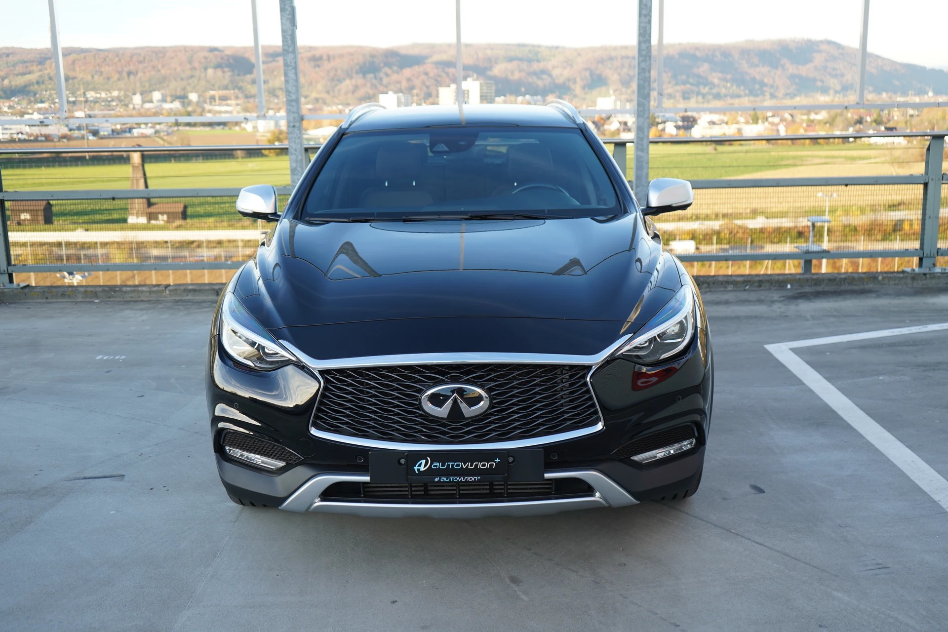INFINITI Q30 2.2d PREMIUM CITY BLACK AWD DCT l 170 PS-image-11