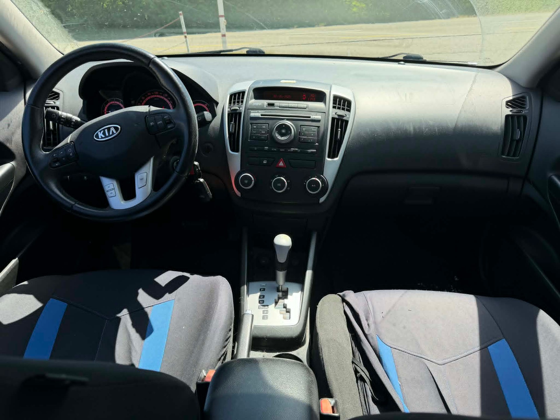 KIA Cee'd Sporty Wagon 1.6 16V _seven Automatic-image-2