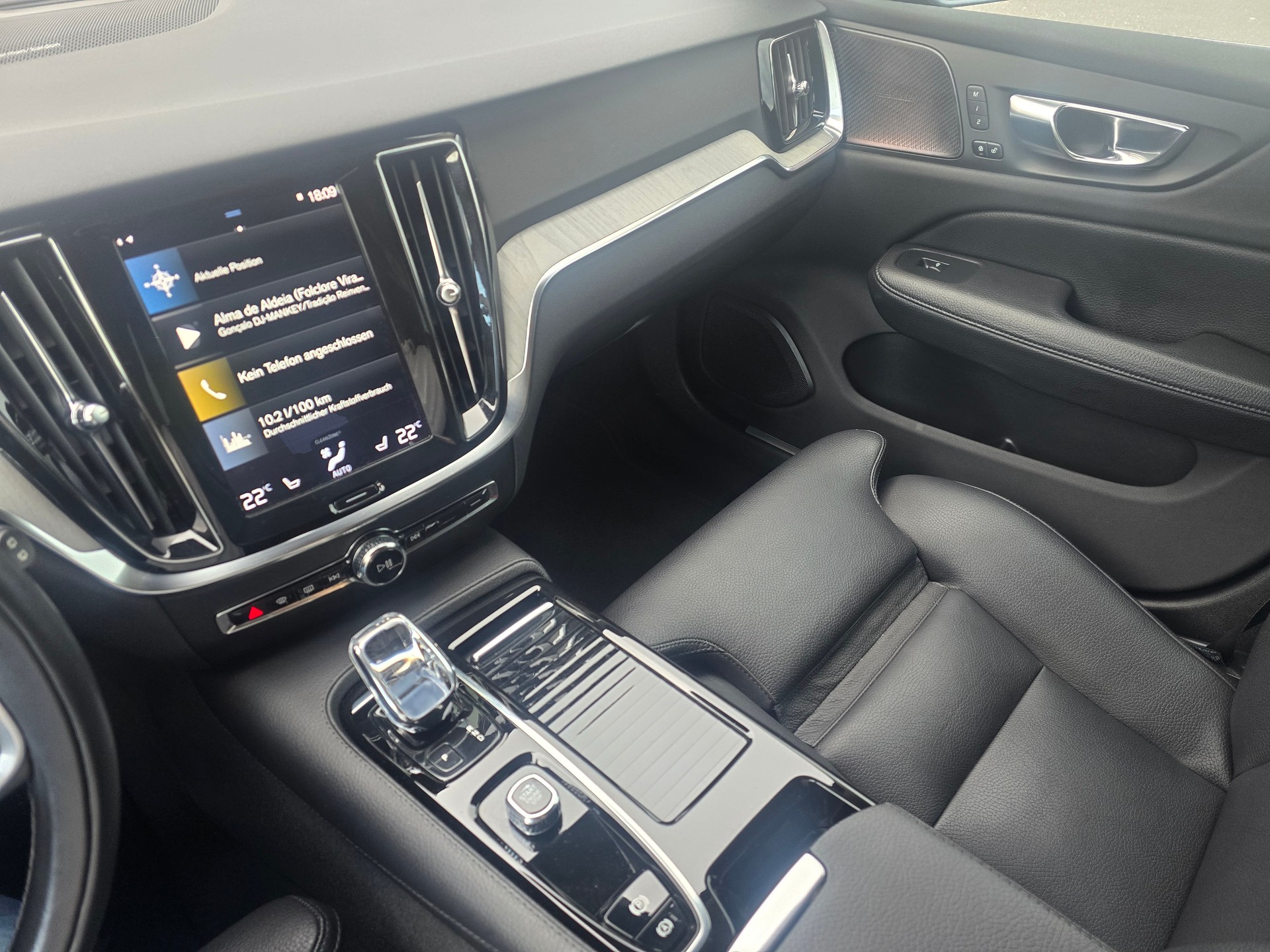 VOLVO V60 T6 eAWD Twin Engine Inscription Geartronic-image-10