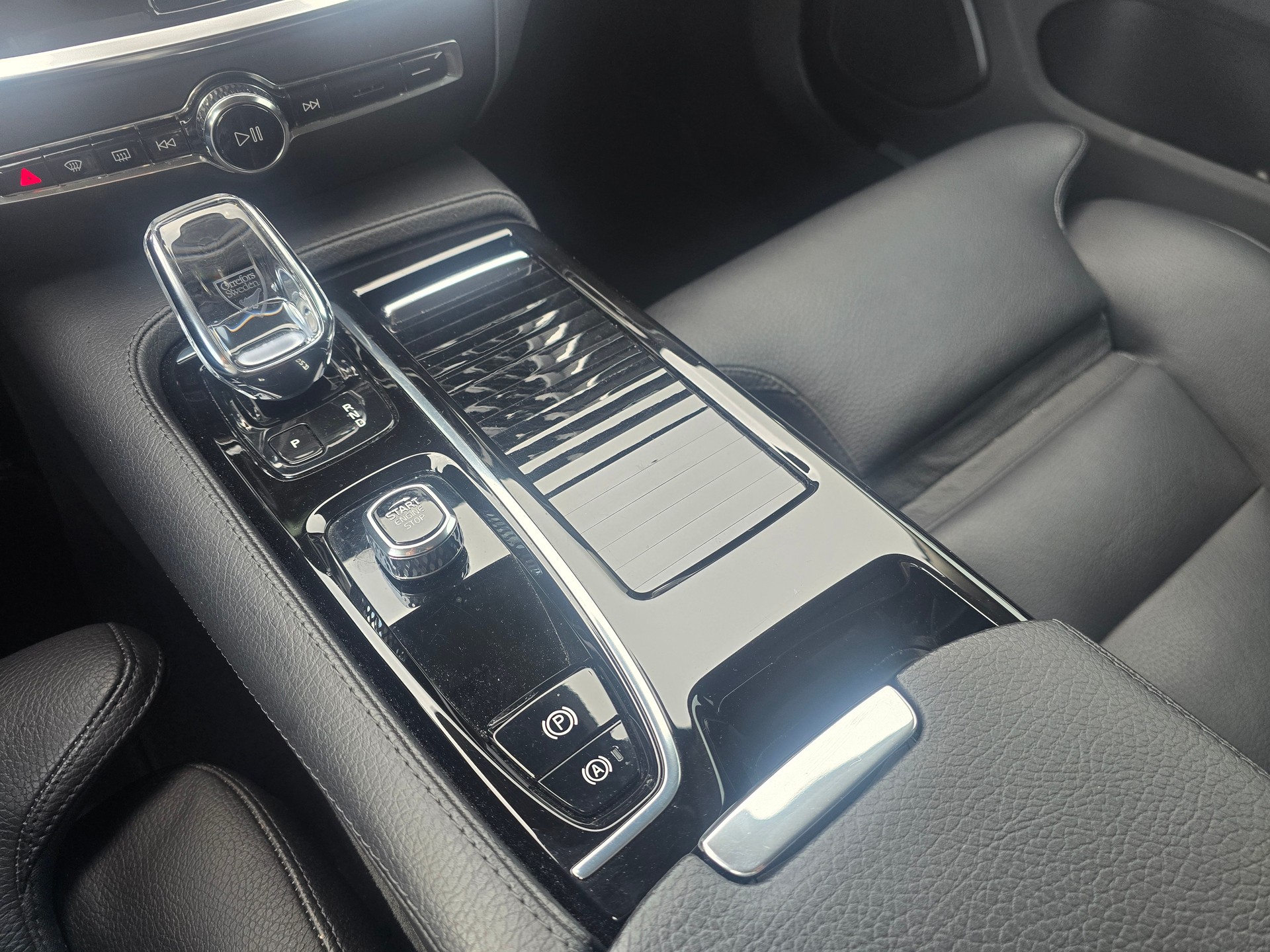 VOLVO V60 T6 eAWD Twin Engine Inscription Geartronic-image-17