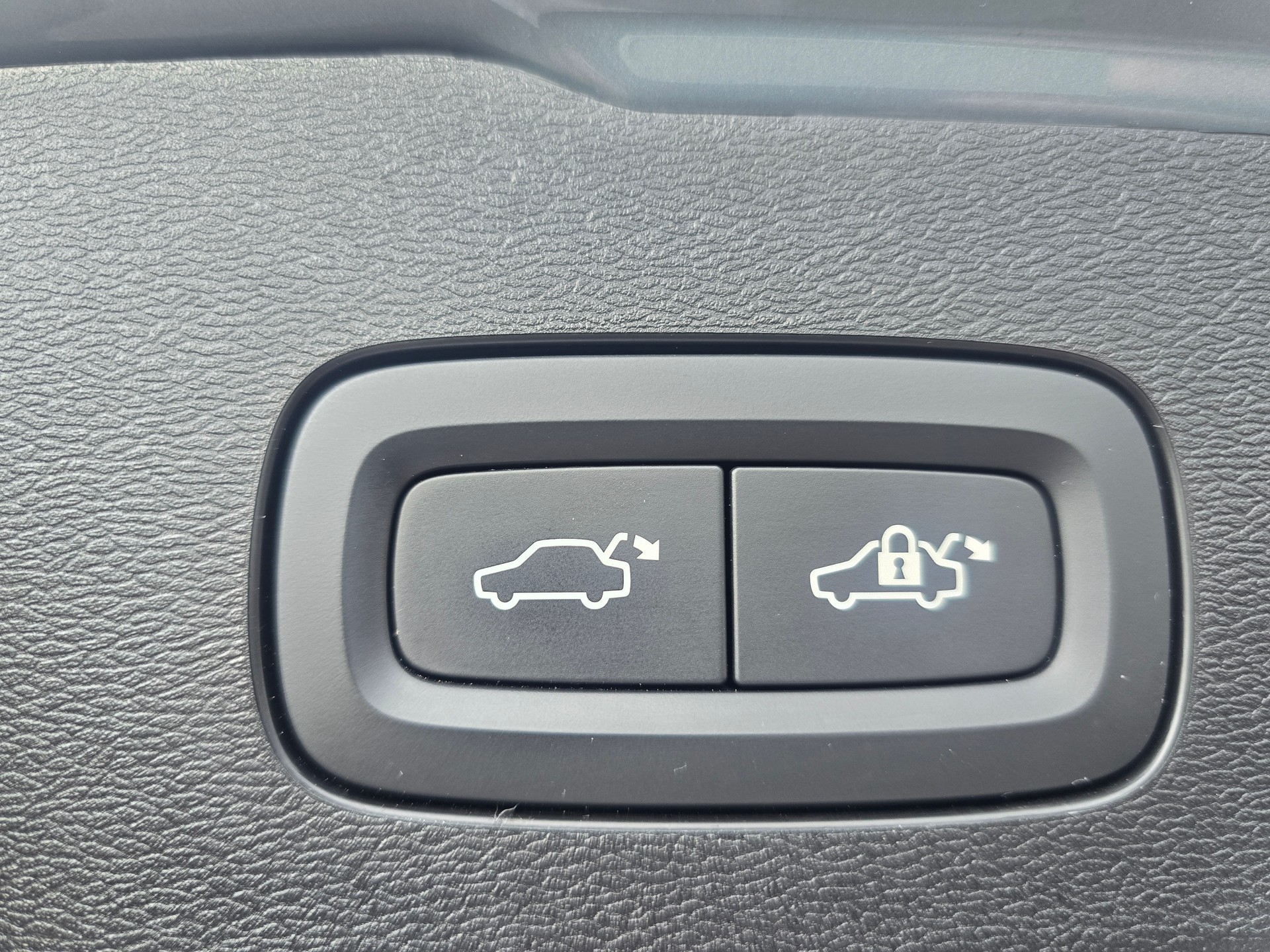 VOLVO V60 T6 eAWD Twin Engine Inscription Geartronic-image-23