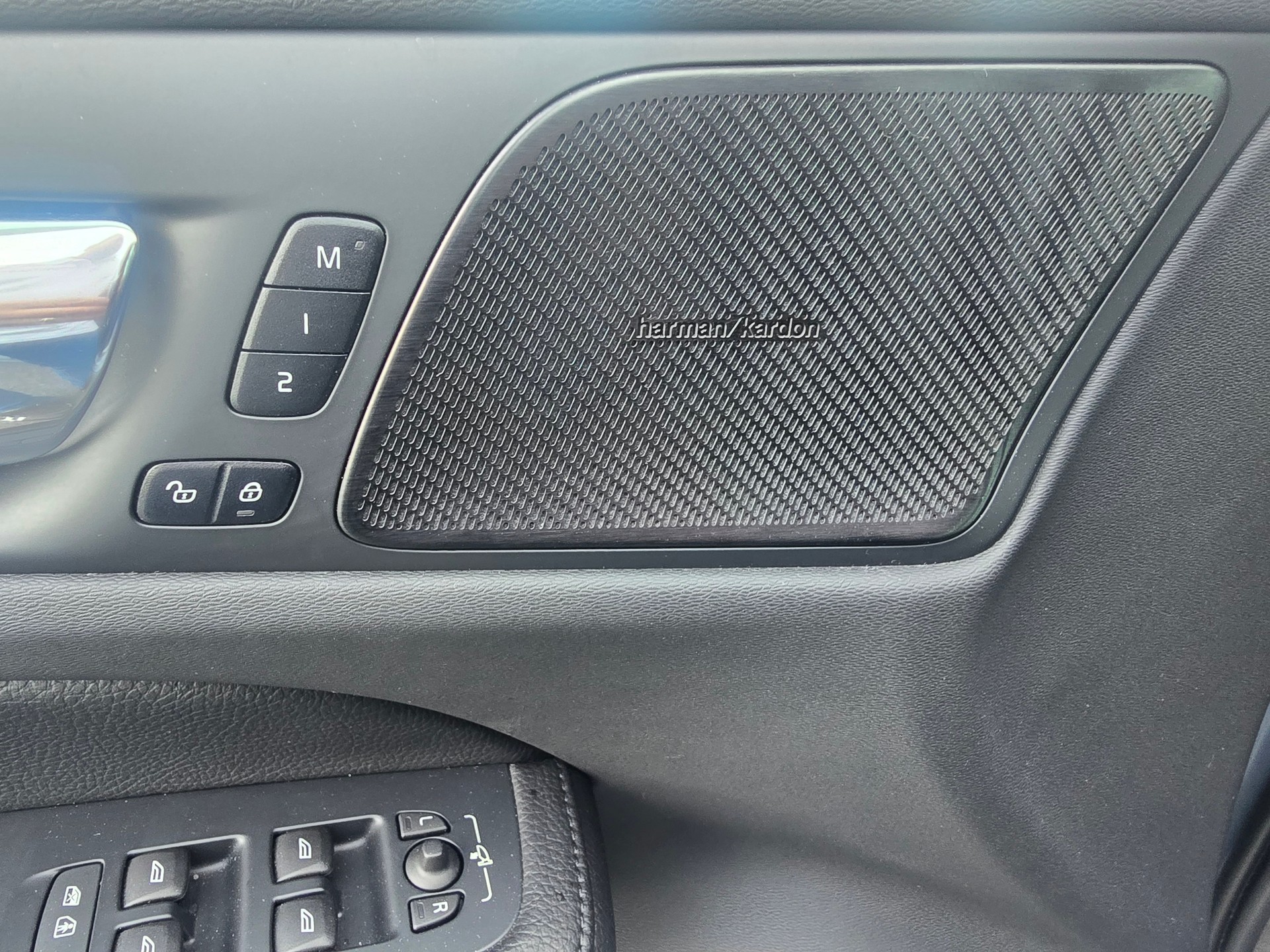 VOLVO V60 T6 eAWD Twin Engine Inscription Geartronic-image-18