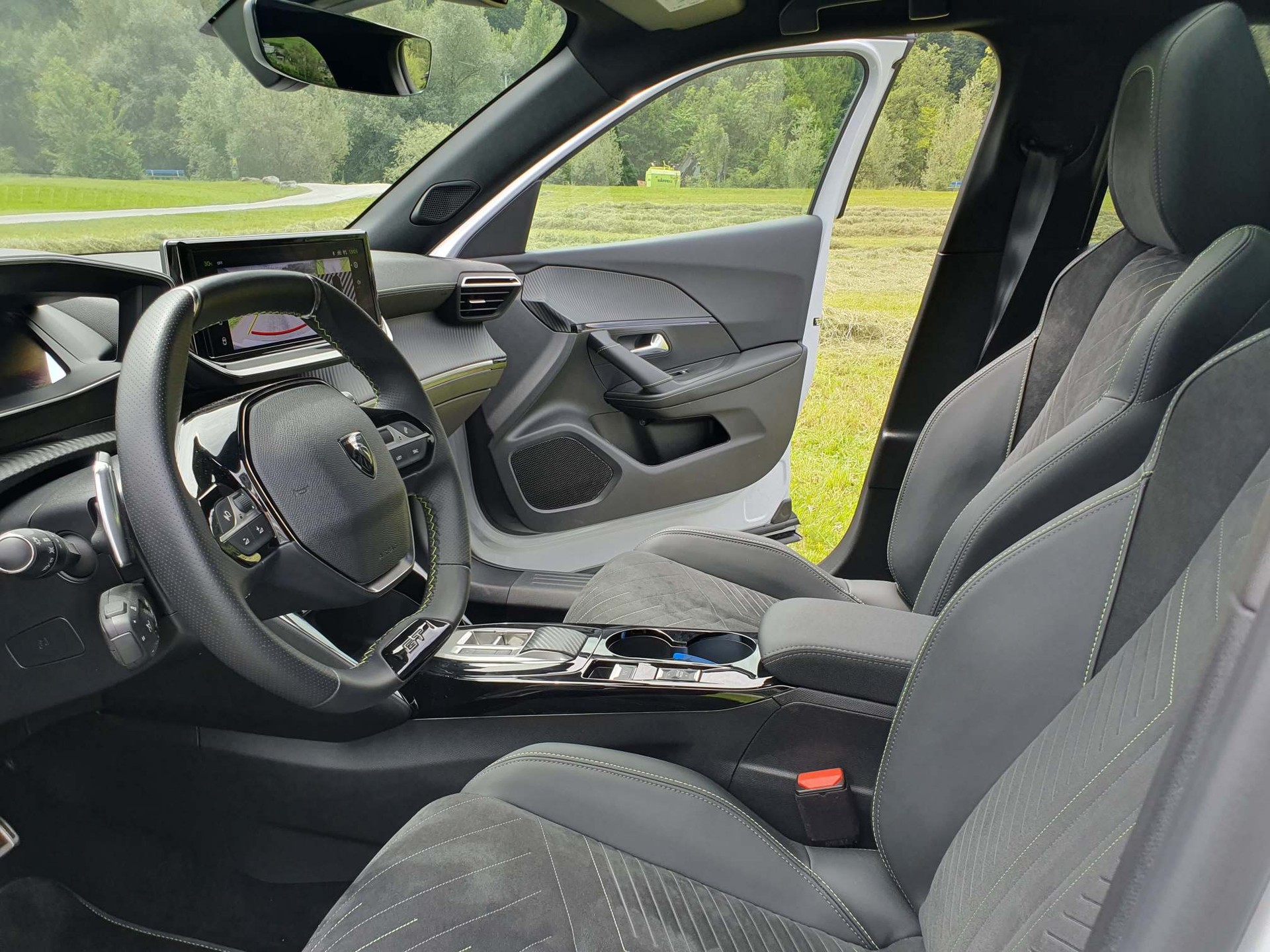 PEUGEOT 2008 1.2 GT 130 GT-image-9