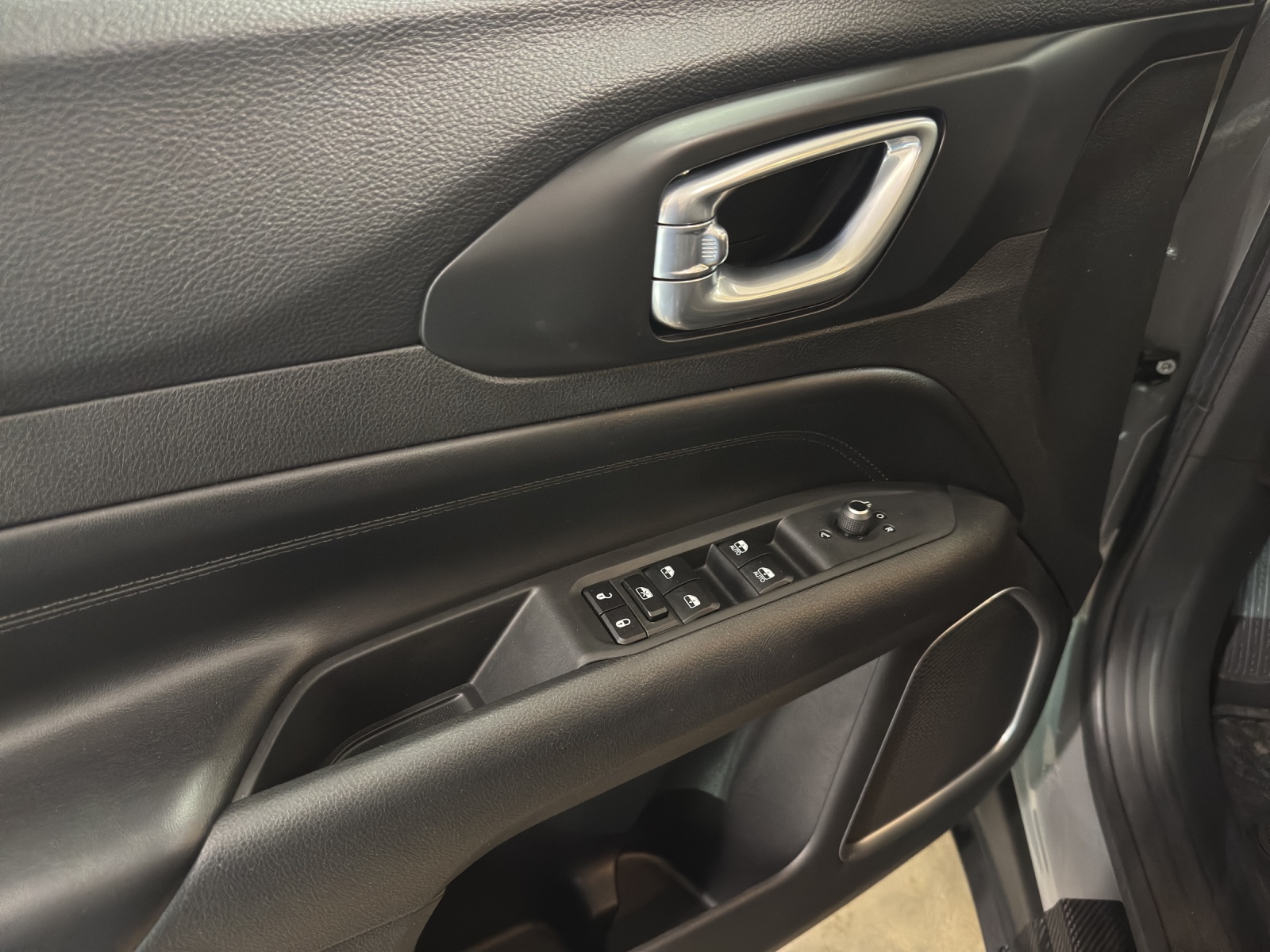 JEEP Compass 1.3 T PHEV Outdoor AWD-image-8