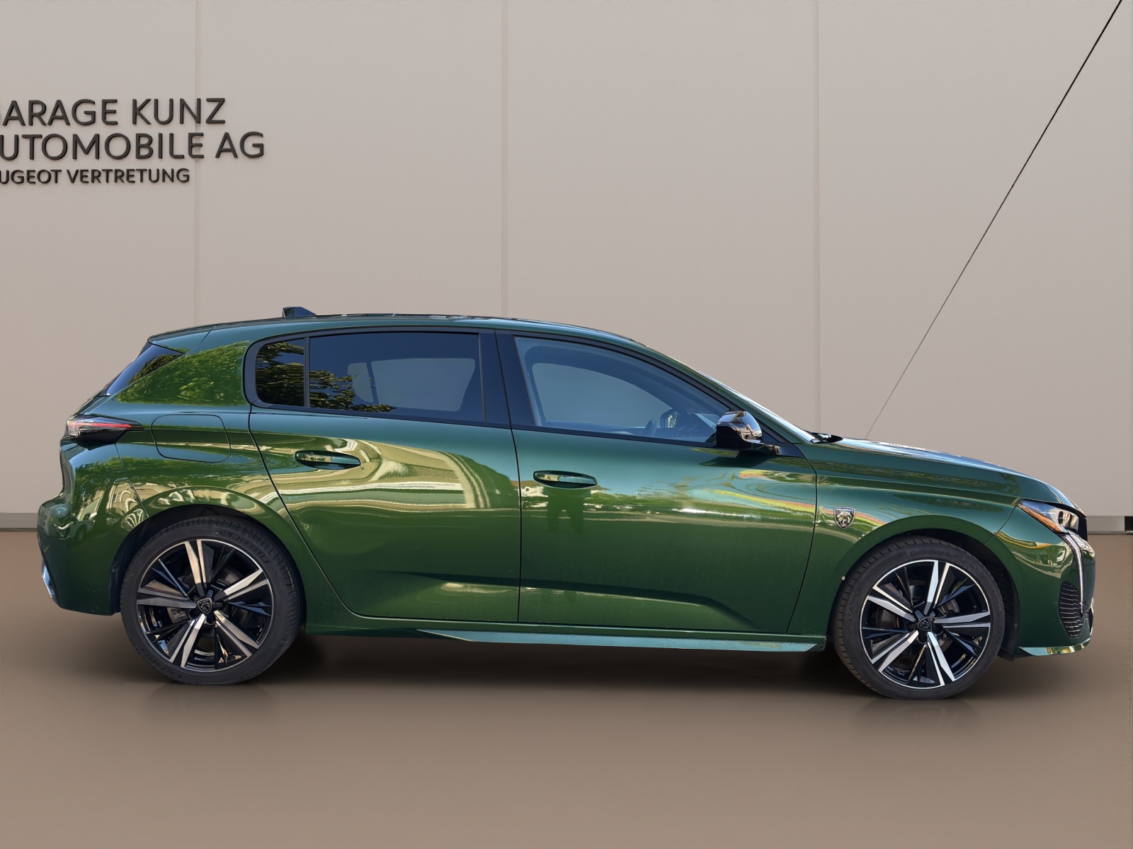 PEUGEOT 308 1.2 Pure Tech GT Pack EAT8-image-5