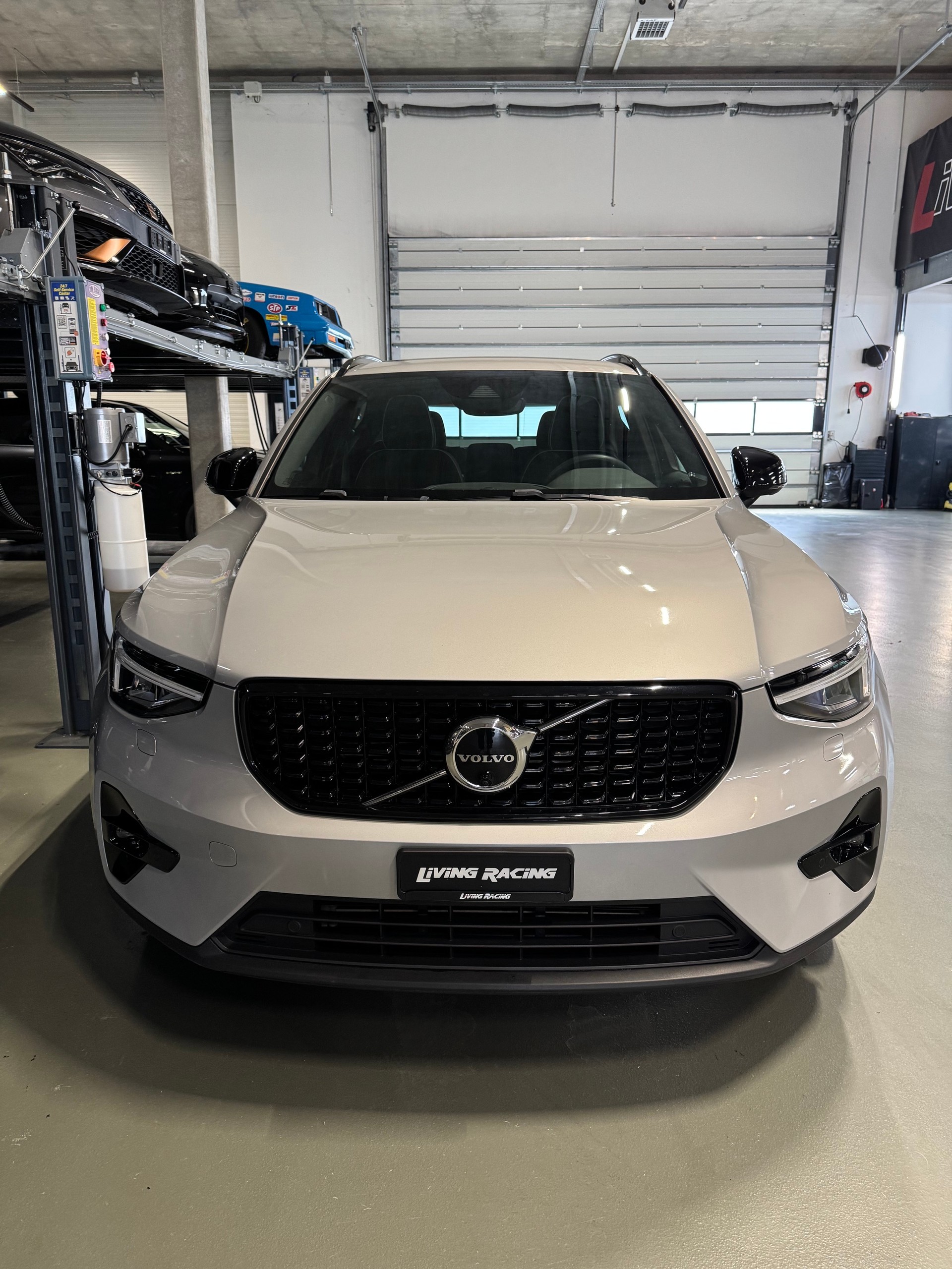 VOLVO XC40 T4 PHEV Ultimate Dark DCT-image-4