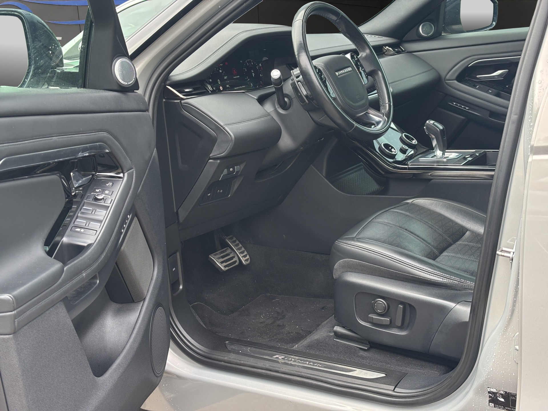 LAND ROVER Range Rover Evoque P 300 HSE AT9-image-18