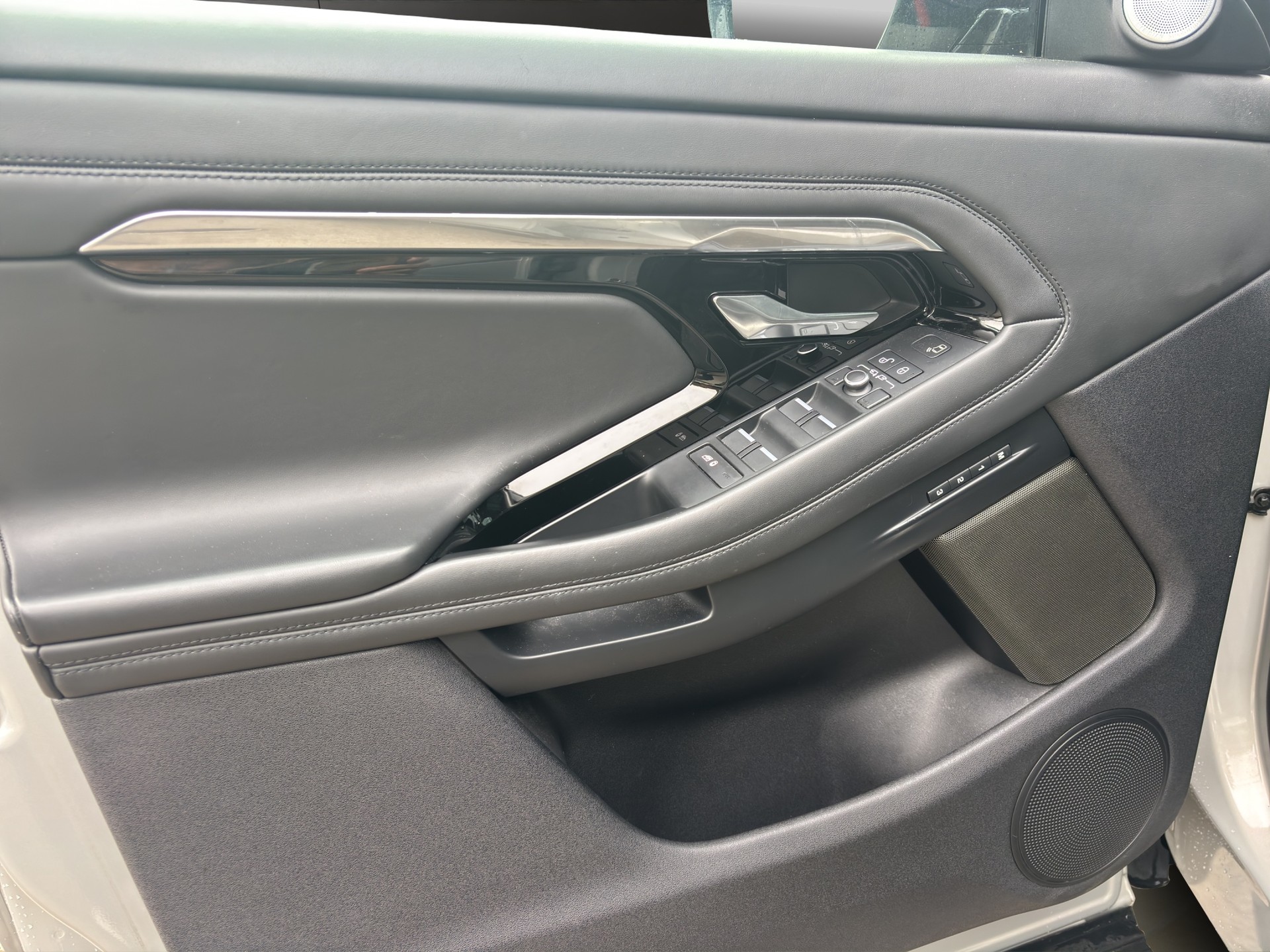 LAND ROVER Range Rover Evoque P 300 HSE AT9-image-24