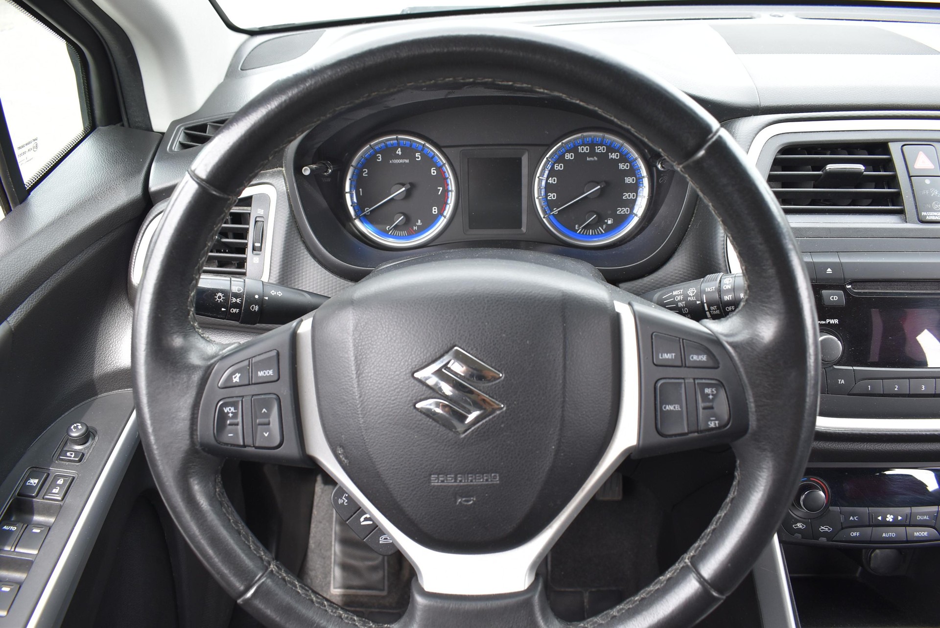 SUZUKI SX4 S-Cross 1.6 16V Sergio Cellano 4x4-image-10