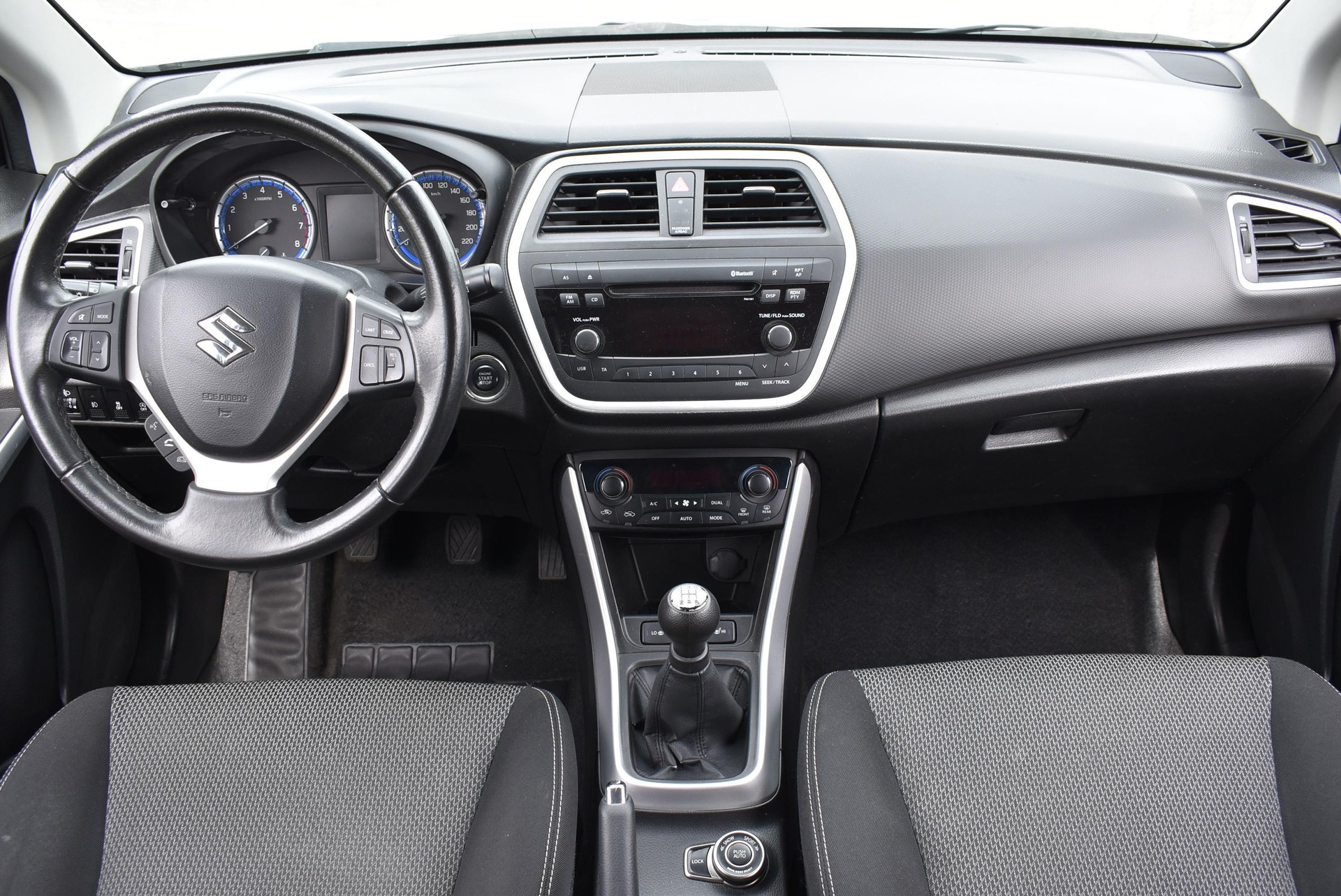 SUZUKI SX4 S-Cross 1.6 16V Sergio Cellano 4x4-image-8
