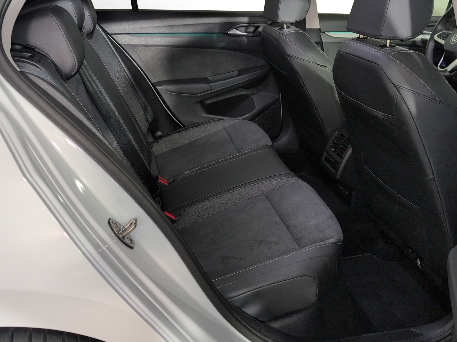 VW Golf 1.5 e TSI mHEV Life DSG-image-8