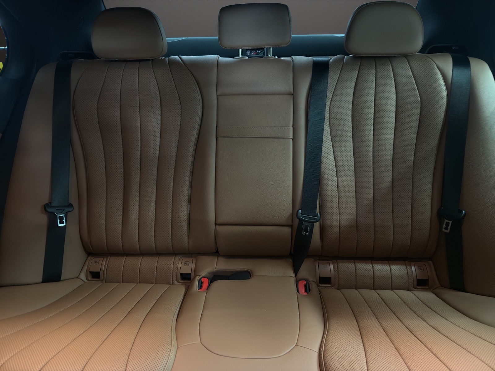 MERCEDES-BENZ E 220 d 4Matic 9G-Tronic-image-14