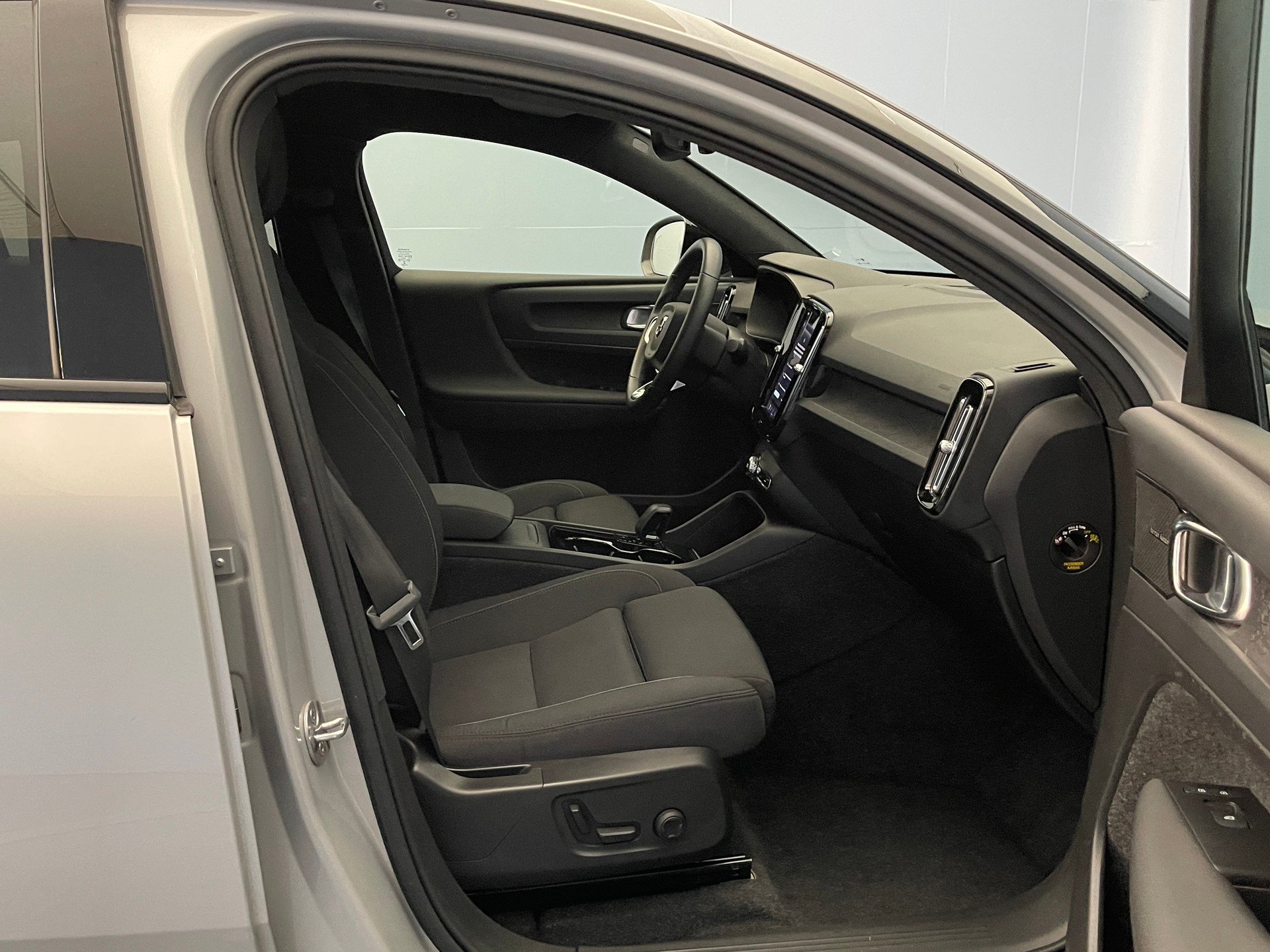 VOLVO C40 P8 Twin Recharge AWD-image-9