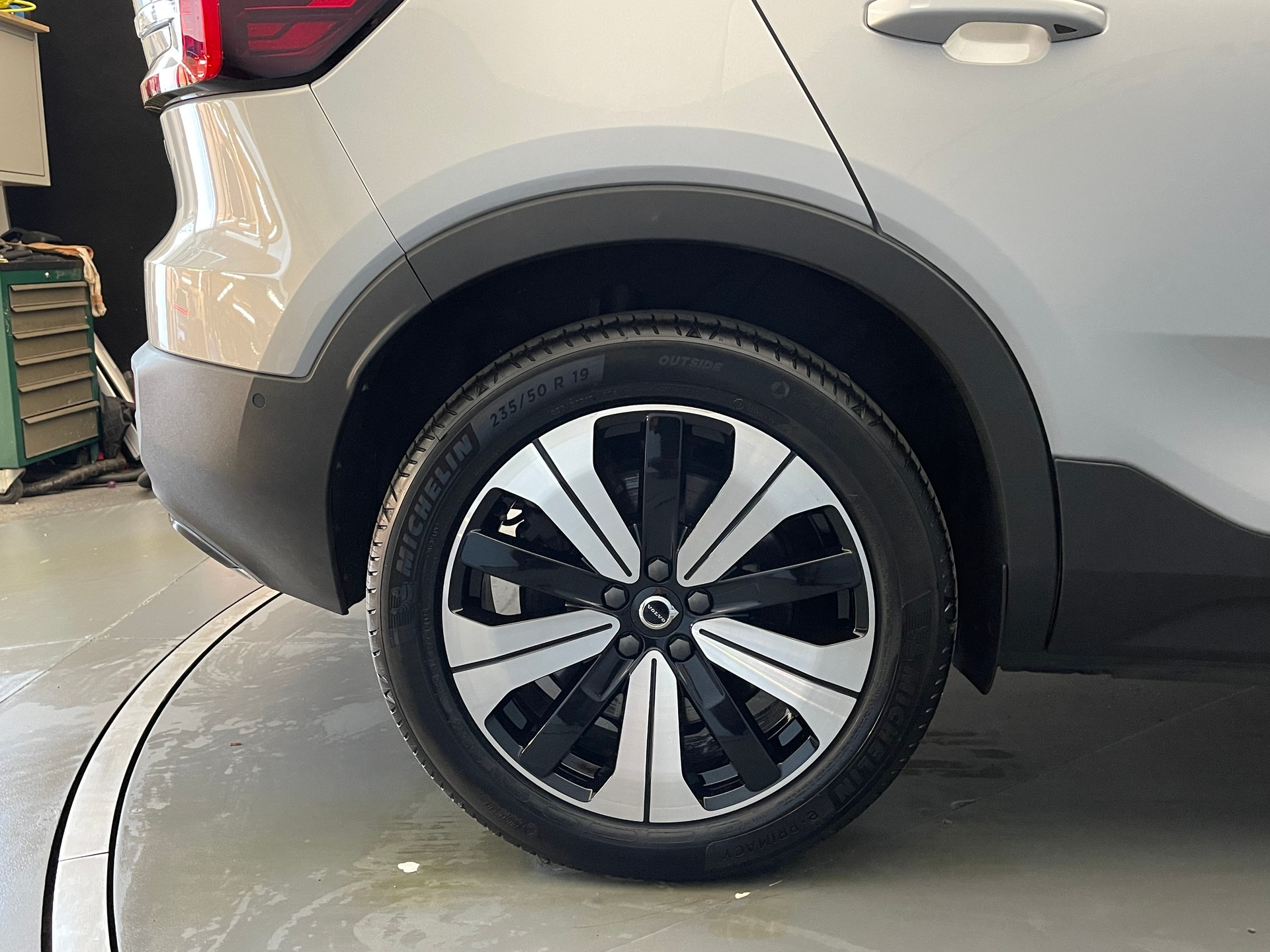 VOLVO C40 P8 Twin Recharge AWD-image-4