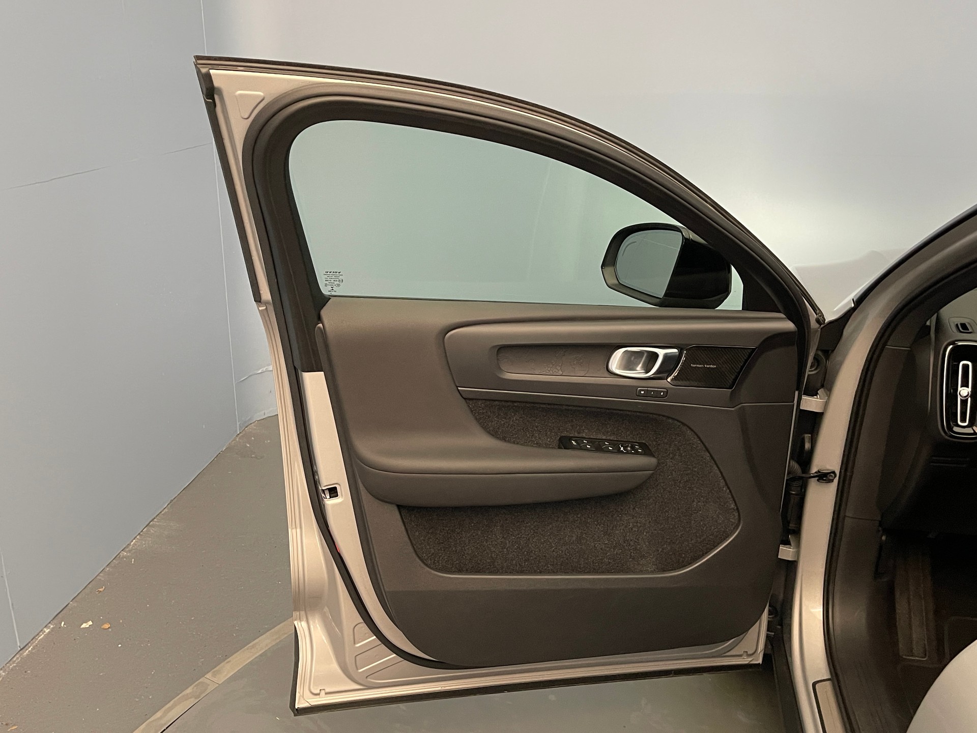 VOLVO C40 P8 Twin Recharge AWD-image-10