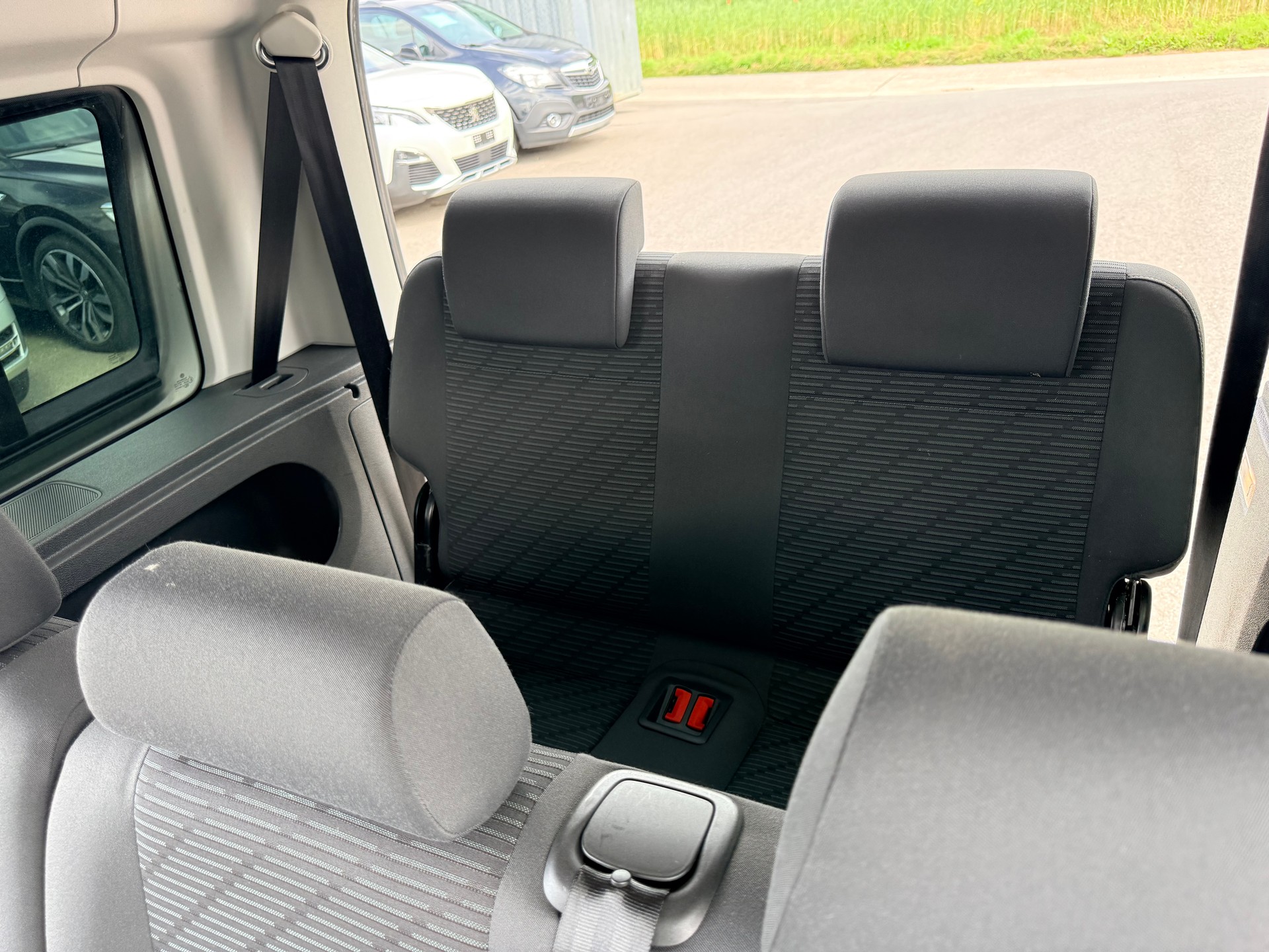 VW Caddy 1.6 TDI Blue Motion Technology Highline DSG-image-14