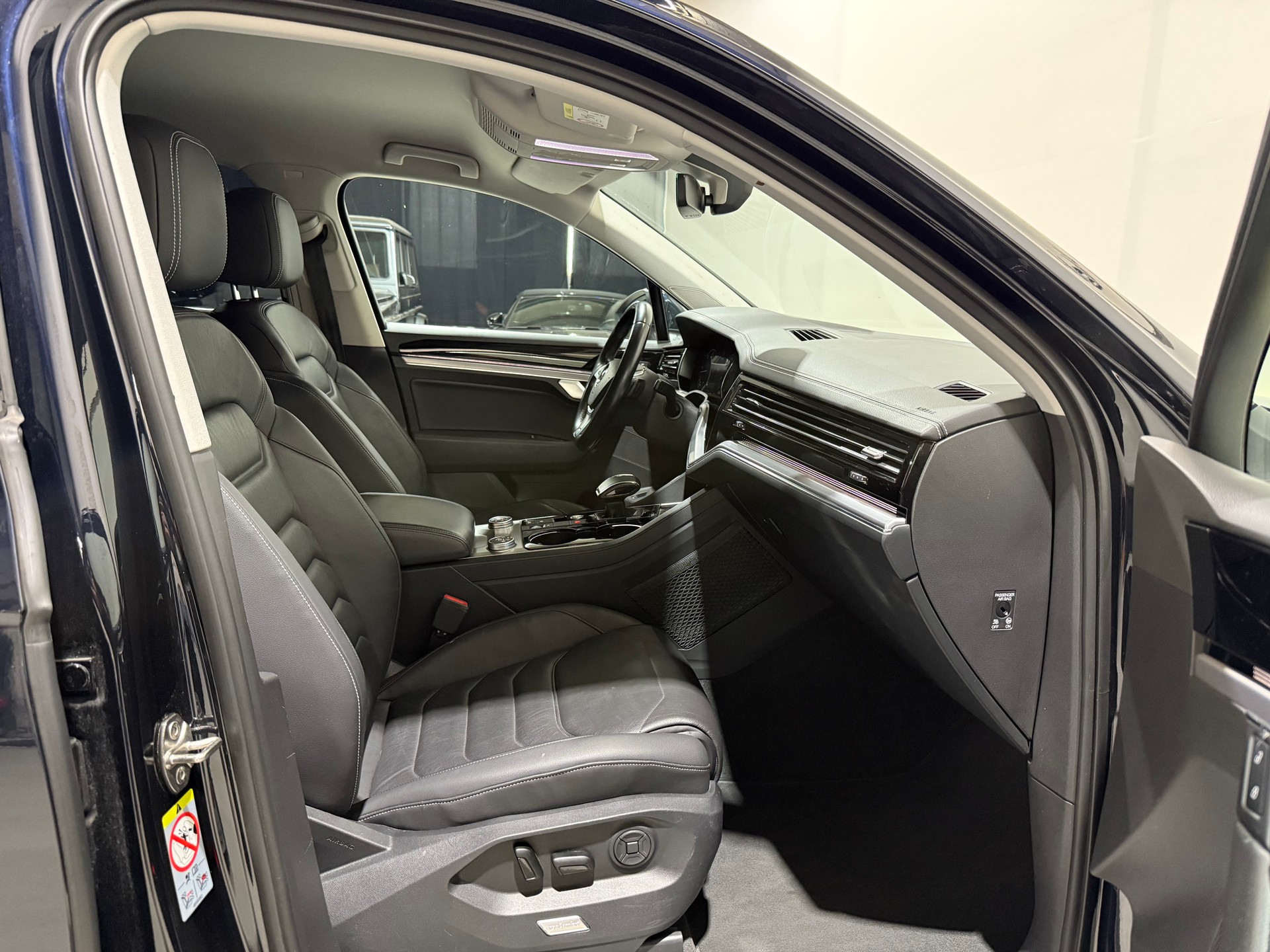 VW Touareg 3.0 TDI Elegance Tiptronic CH Fahrzeug-image-13
