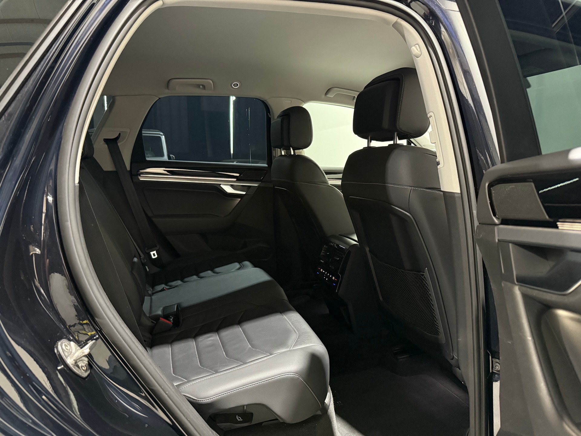 VW Touareg 3.0 TDI Elegance Tiptronic CH Fahrzeug-image-14
