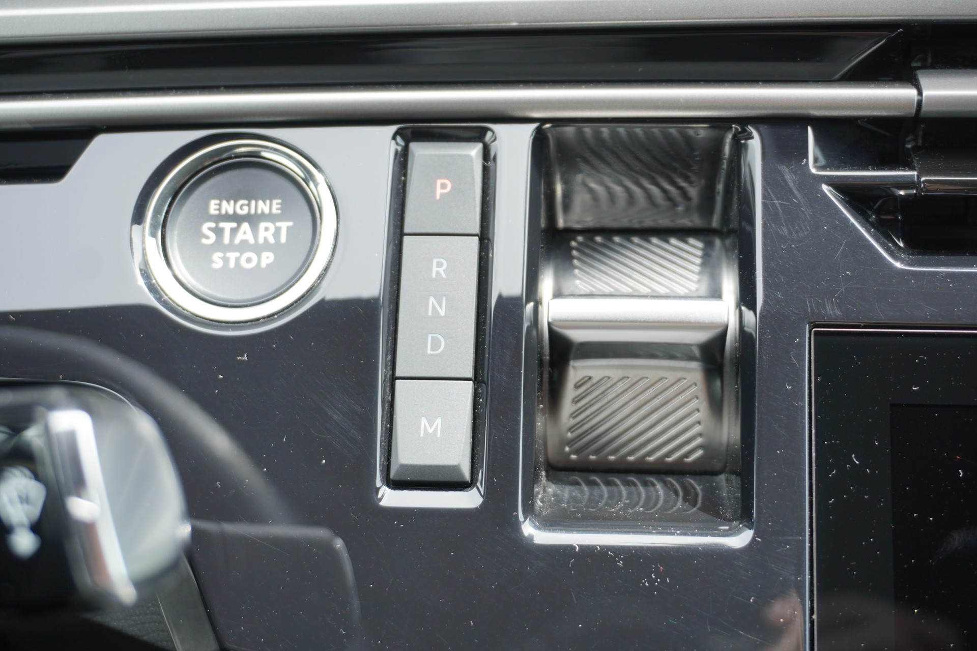 PEUGEOT 5008 145 Hybrid e-DCS6 GT 7-PLÄTZER!!!-image-17