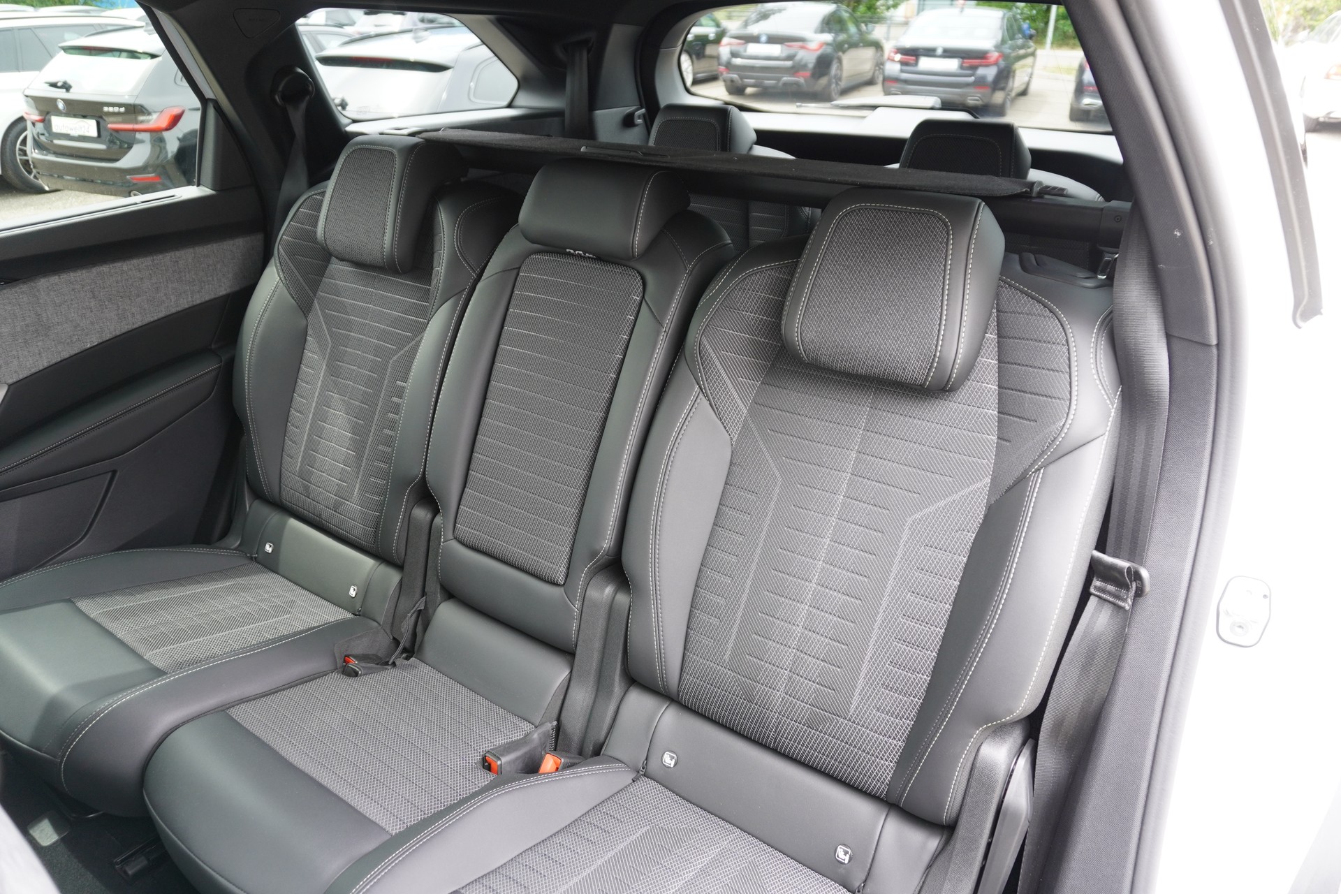 PEUGEOT 5008 145 Hybrid e-DCS6 GT 7-PLÄTZER!!!-image-12