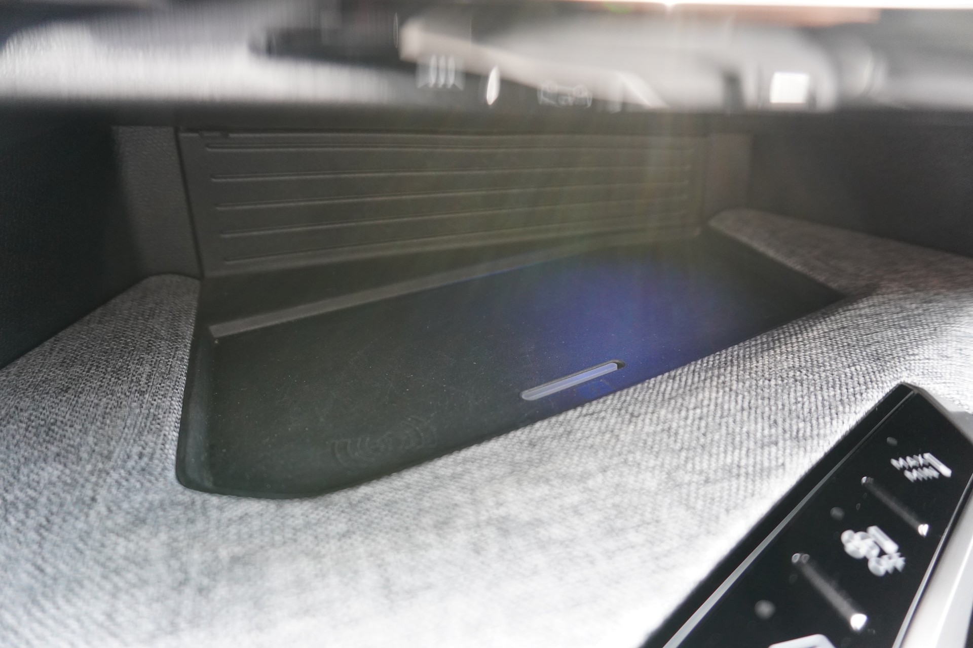 PEUGEOT 5008 145 Hybrid e-DCS6 GT 7-PLÄTZER!!!-image-19