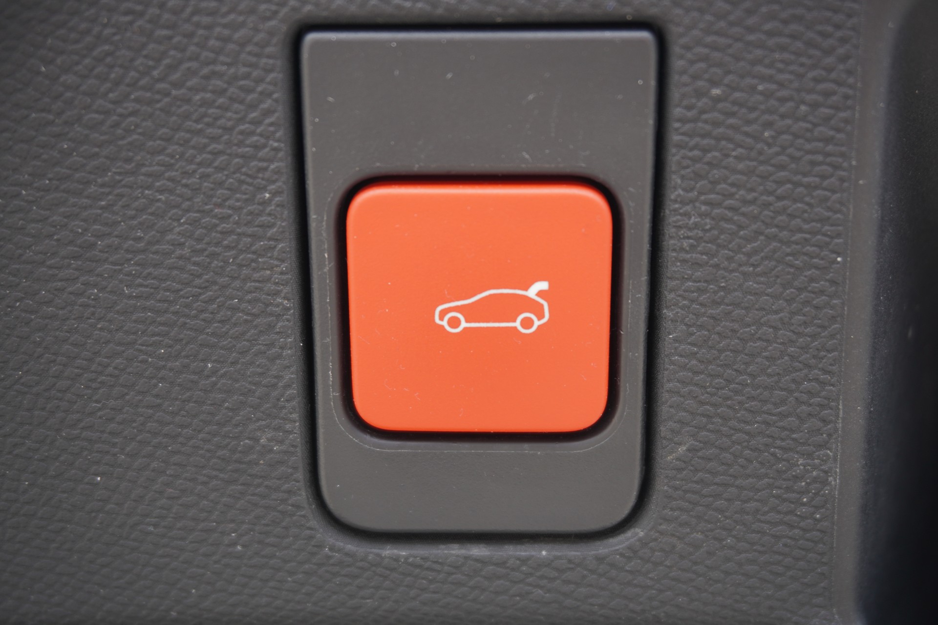 PEUGEOT 5008 145 Hybrid e-DCS6 GT 7-PLÄTZER!!!-image-10