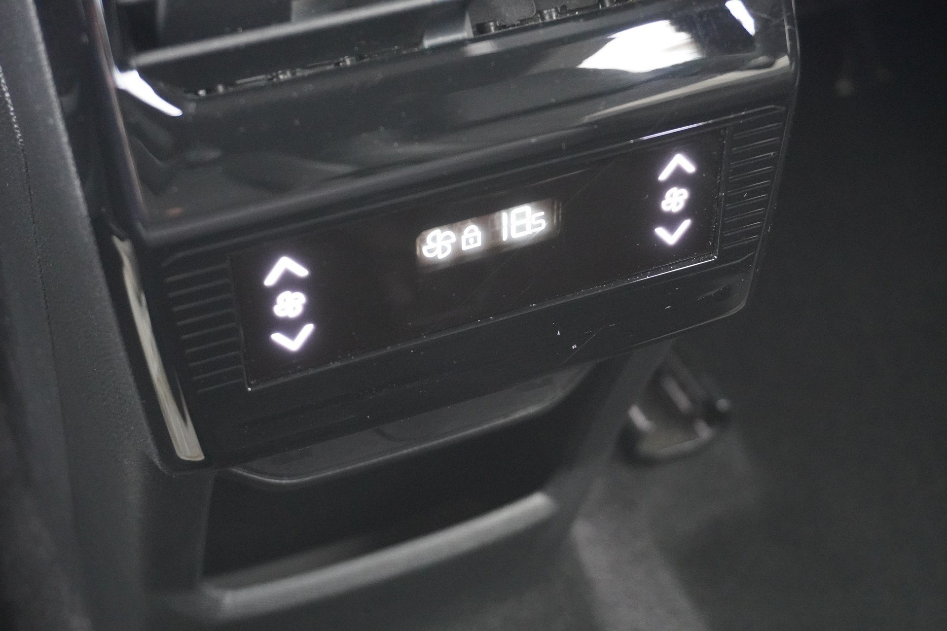 PEUGEOT 5008 145 Hybrid e-DCS6 GT 7-PLÄTZER!!!-image-15