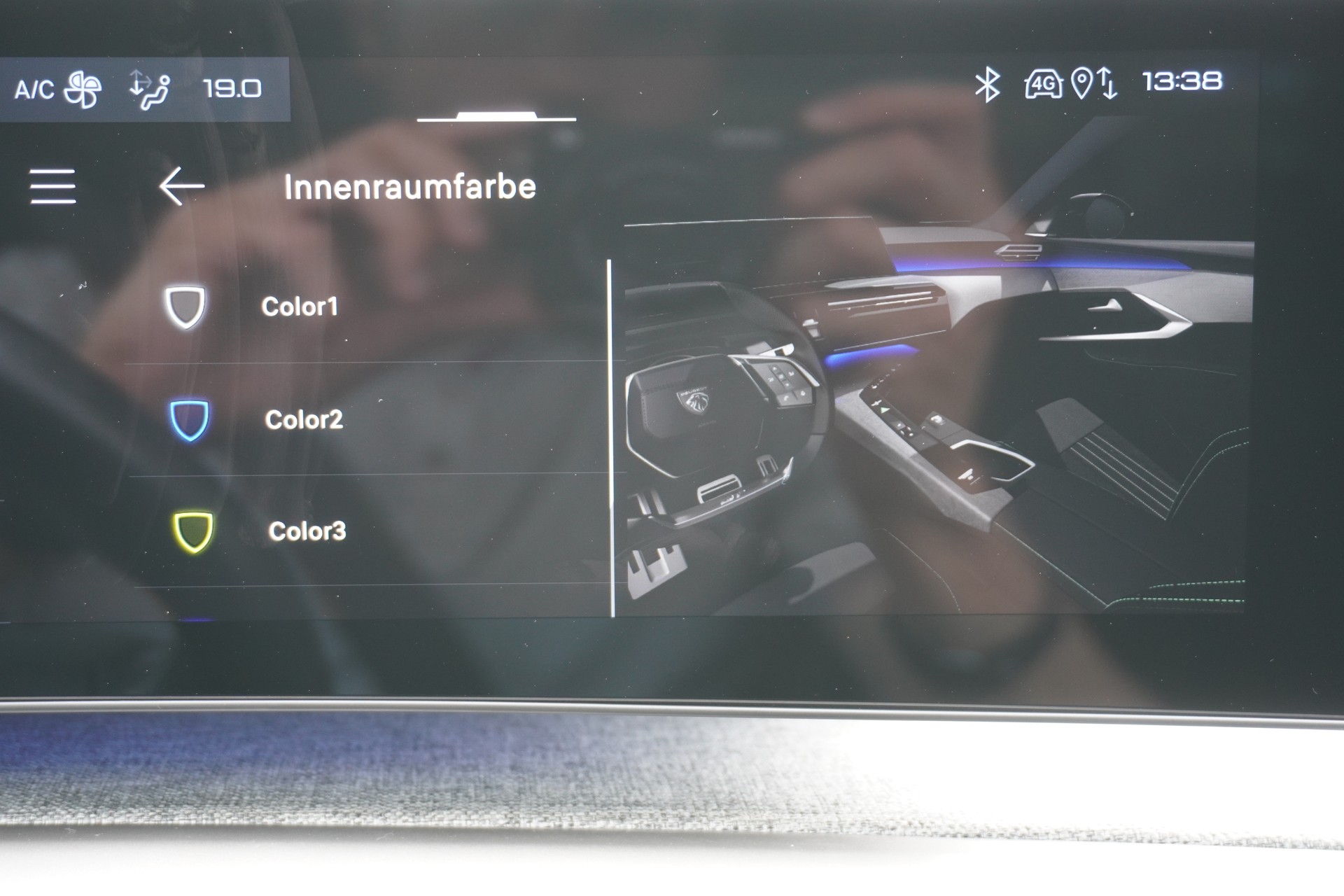 PEUGEOT 5008 145 Hybrid e-DCS6 GT 7-PLÄTZER!!!-image-30