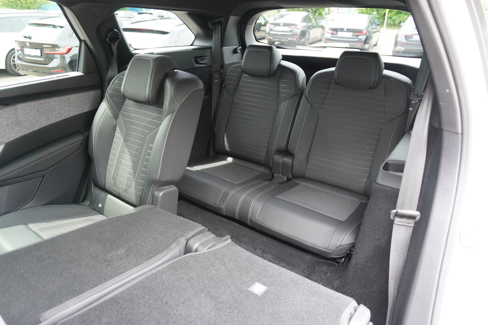 PEUGEOT 5008 145 Hybrid e-DCS6 GT 7-PLÄTZER!!!-image-13