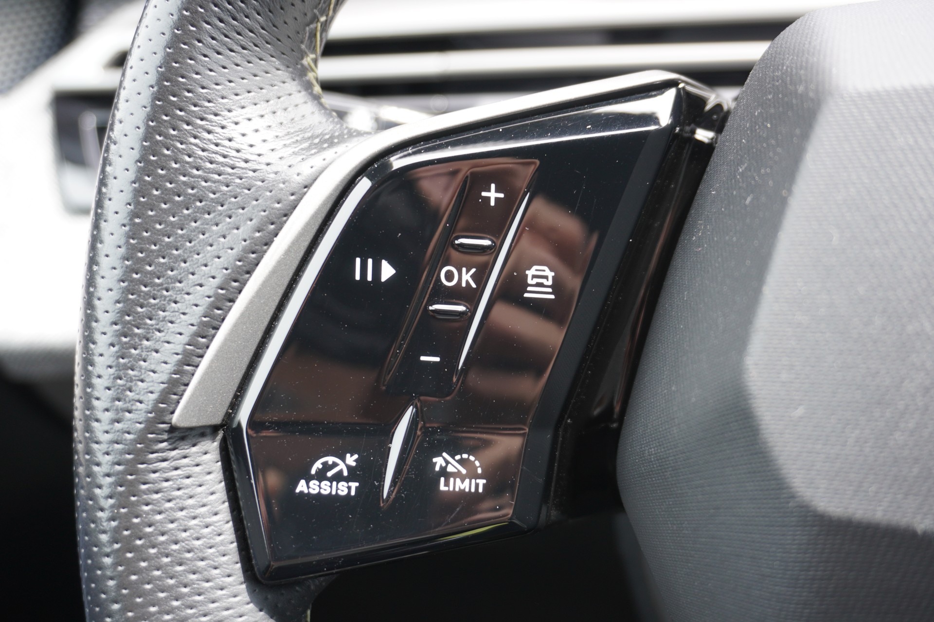 PEUGEOT 5008 145 Hybrid e-DCS6 GT 7-PLÄTZER!!!-image-34