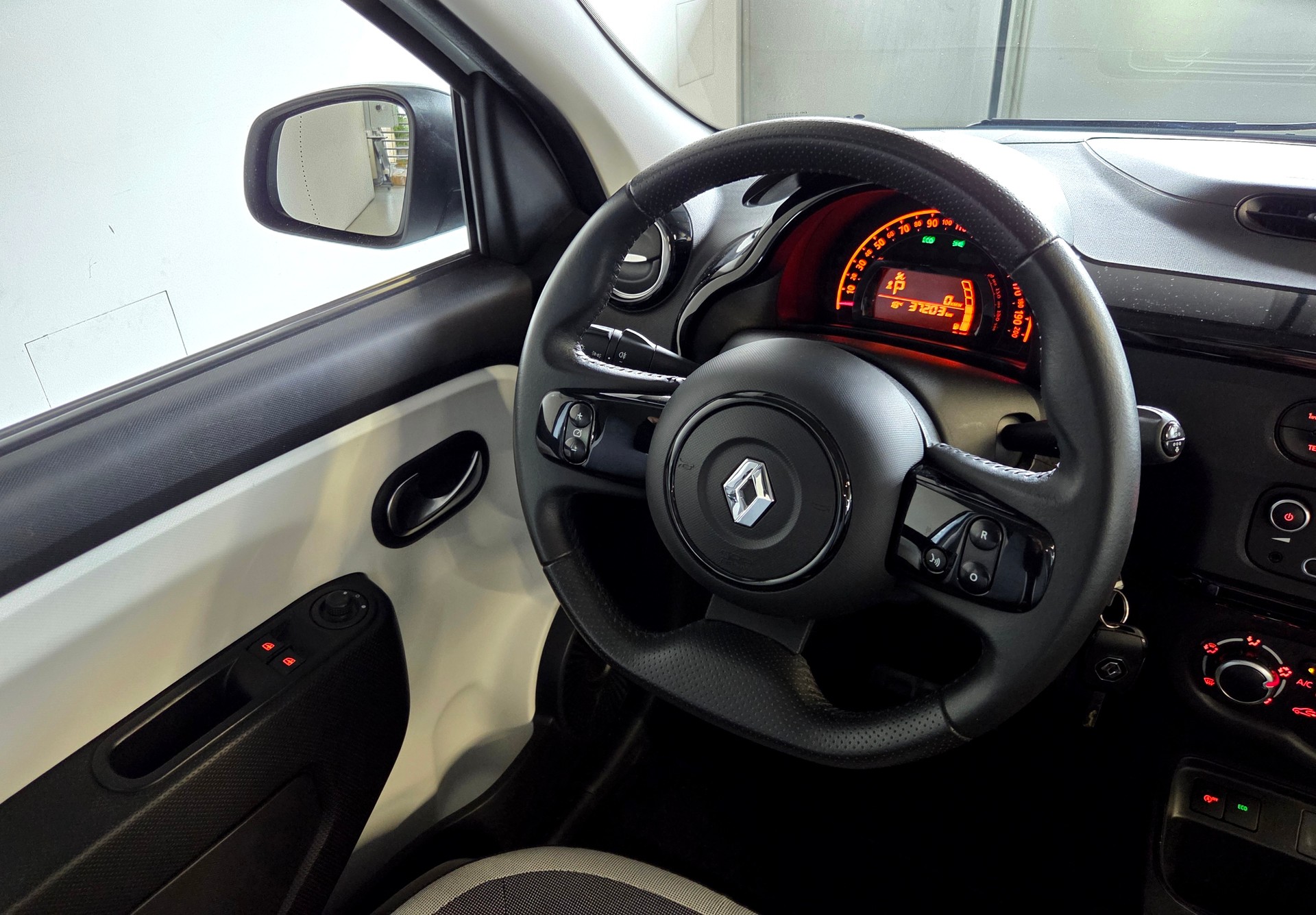 RENAULT Twingo 0.9 TCe 95 Zen-image-14