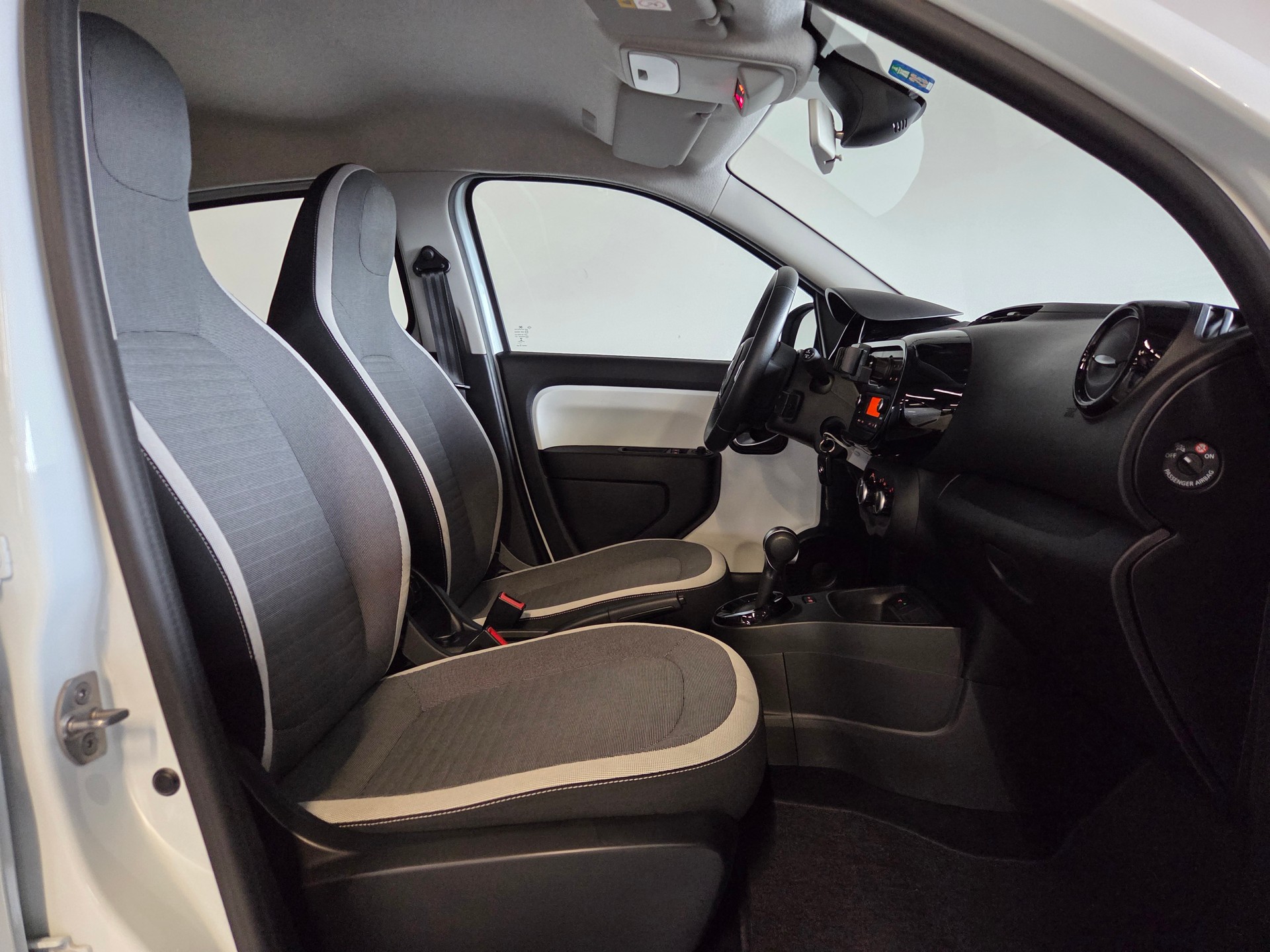 RENAULT Twingo 0.9 TCe 95 Zen-image-15