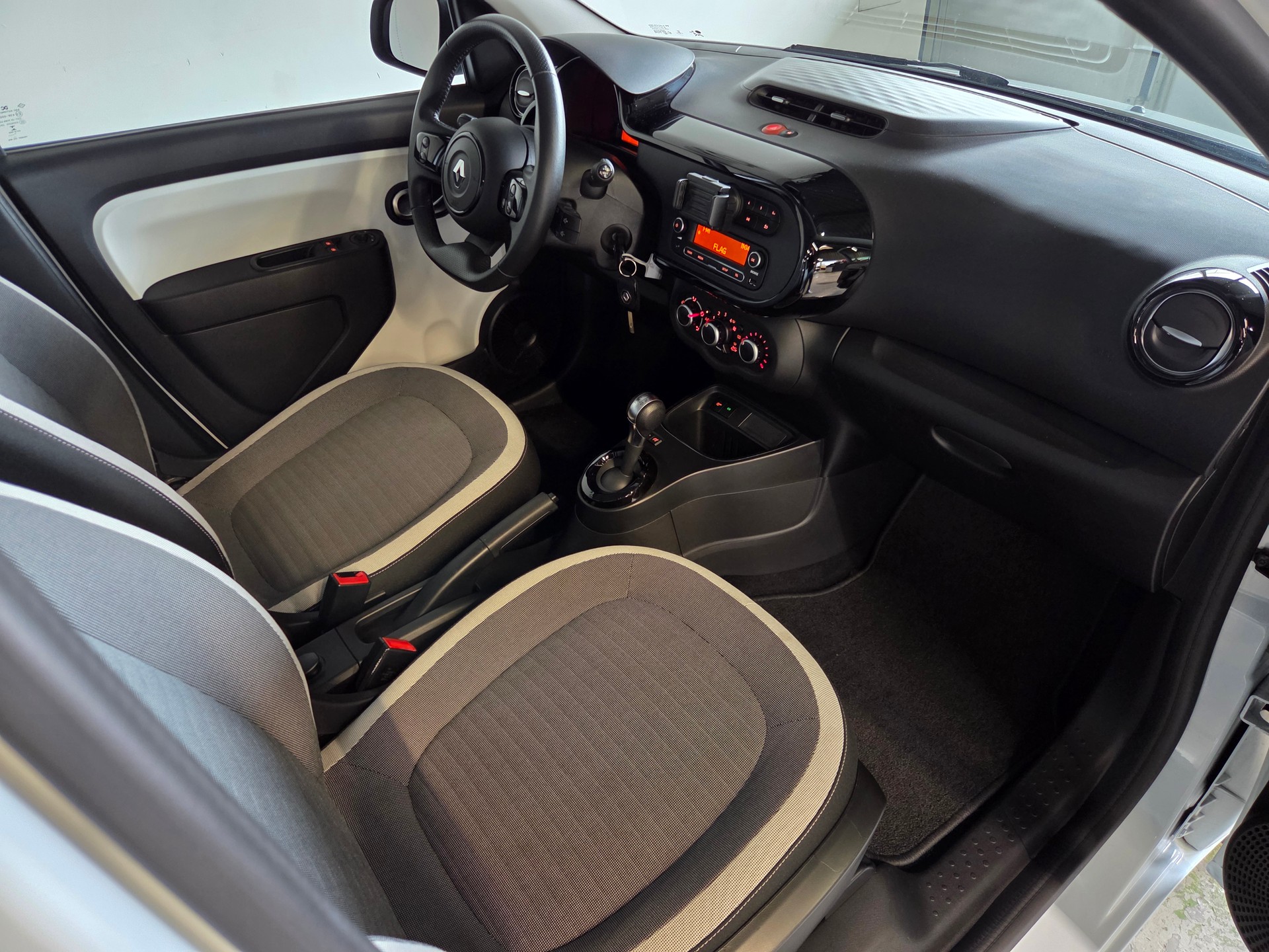 RENAULT Twingo 0.9 TCe 95 Zen-image-11