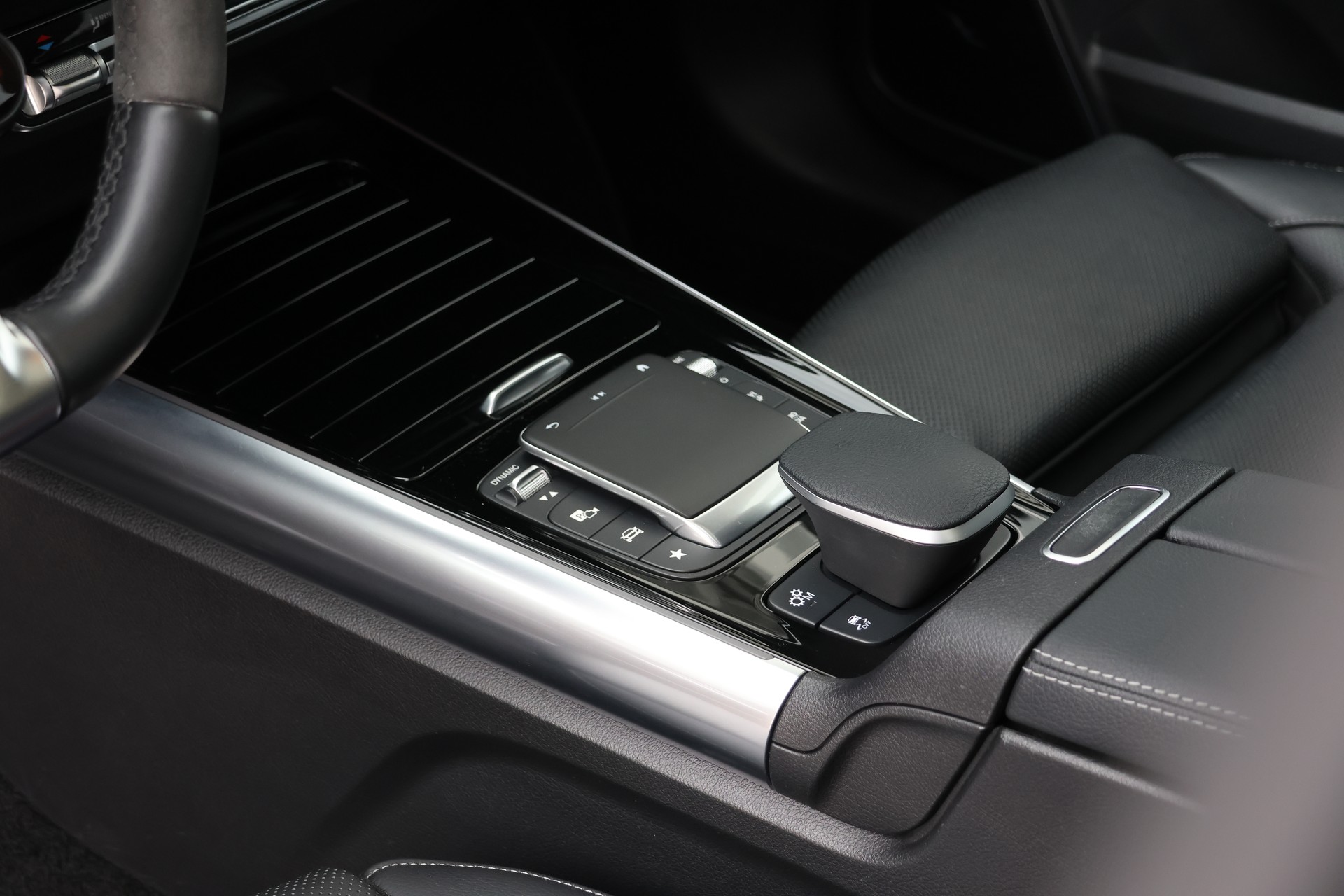MERCEDES-BENZ GLA 45 S AMG 4Matic+ 8G-Speedshift DCT (CH) MSI+-image-11