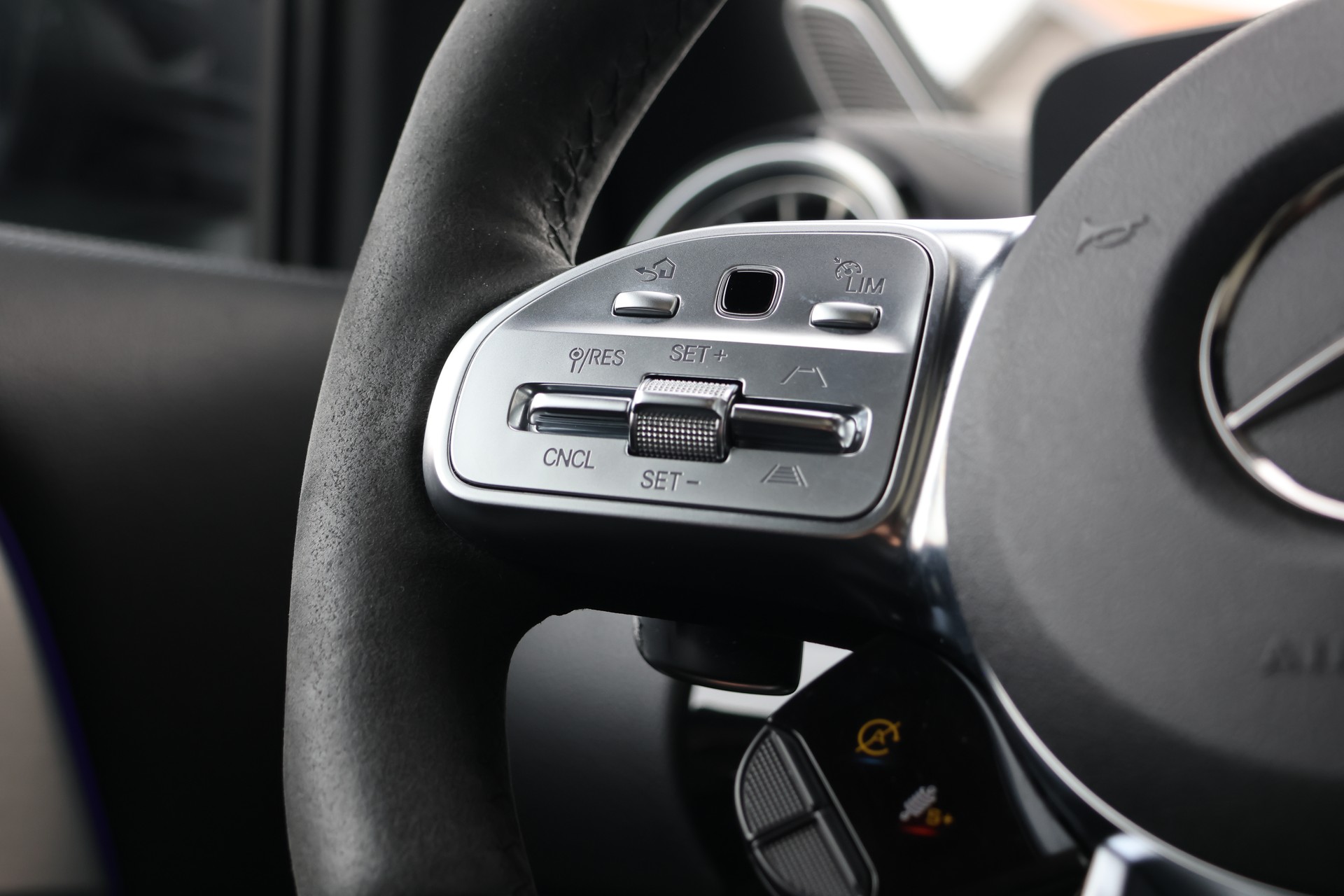 MERCEDES-BENZ GLA 45 S AMG 4Matic+ 8G-Speedshift DCT (CH) MSI+-image-17