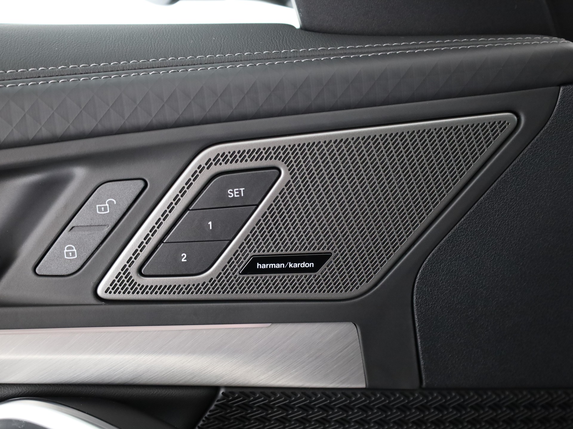 BMW iX2 30 xDrive-image-11