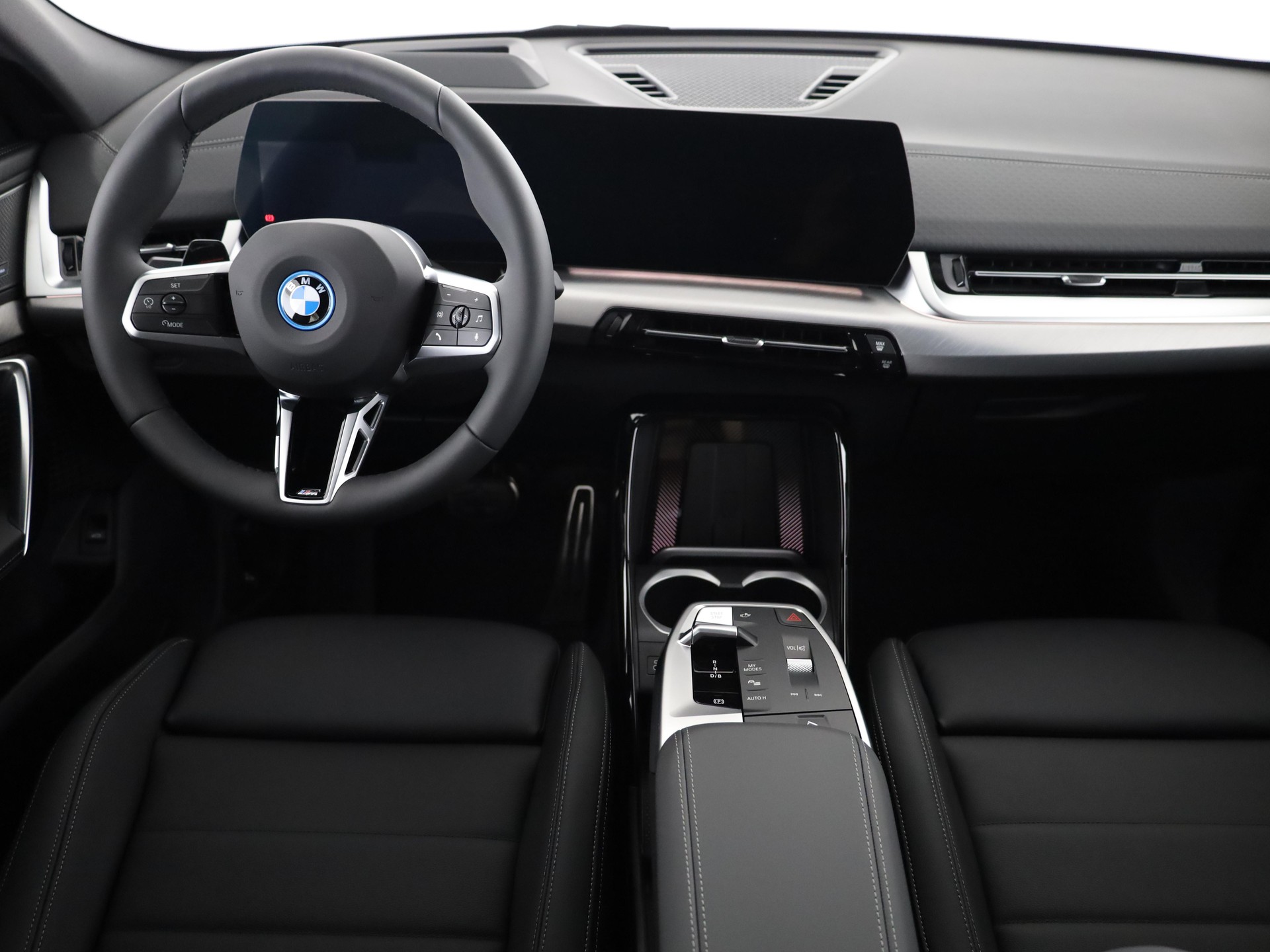 BMW iX2 30 xDrive-image-17