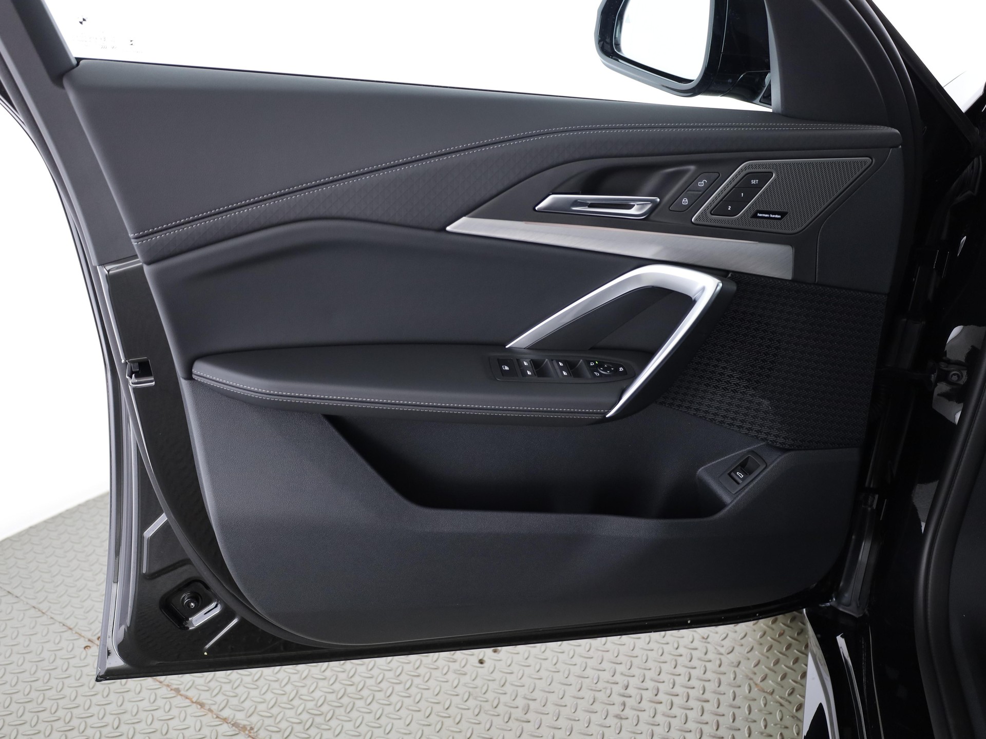 BMW iX2 30 xDrive-image-10