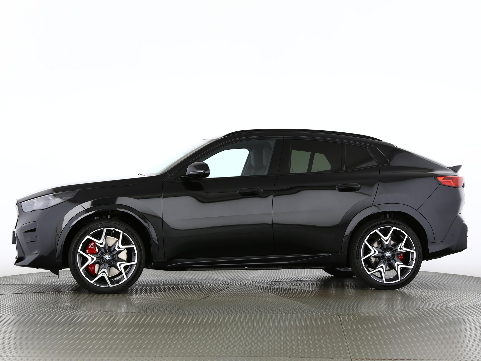 BMW iX2 30 xDrive-image-2