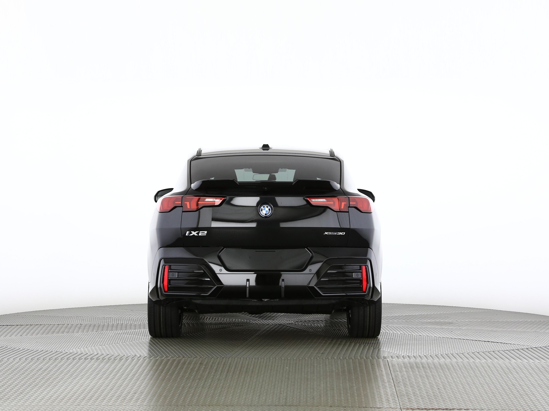 BMW iX2 30 xDrive-image-3