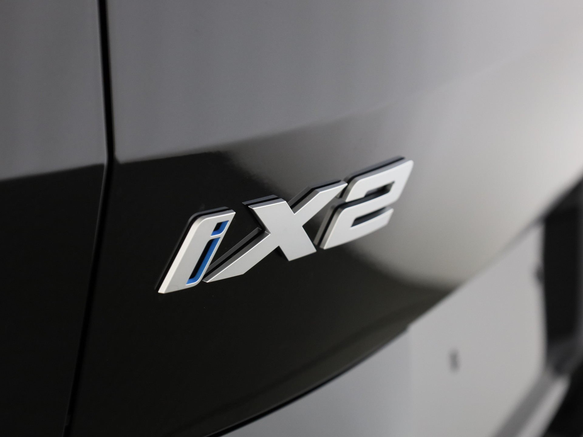BMW iX2 30 xDrive-image-6