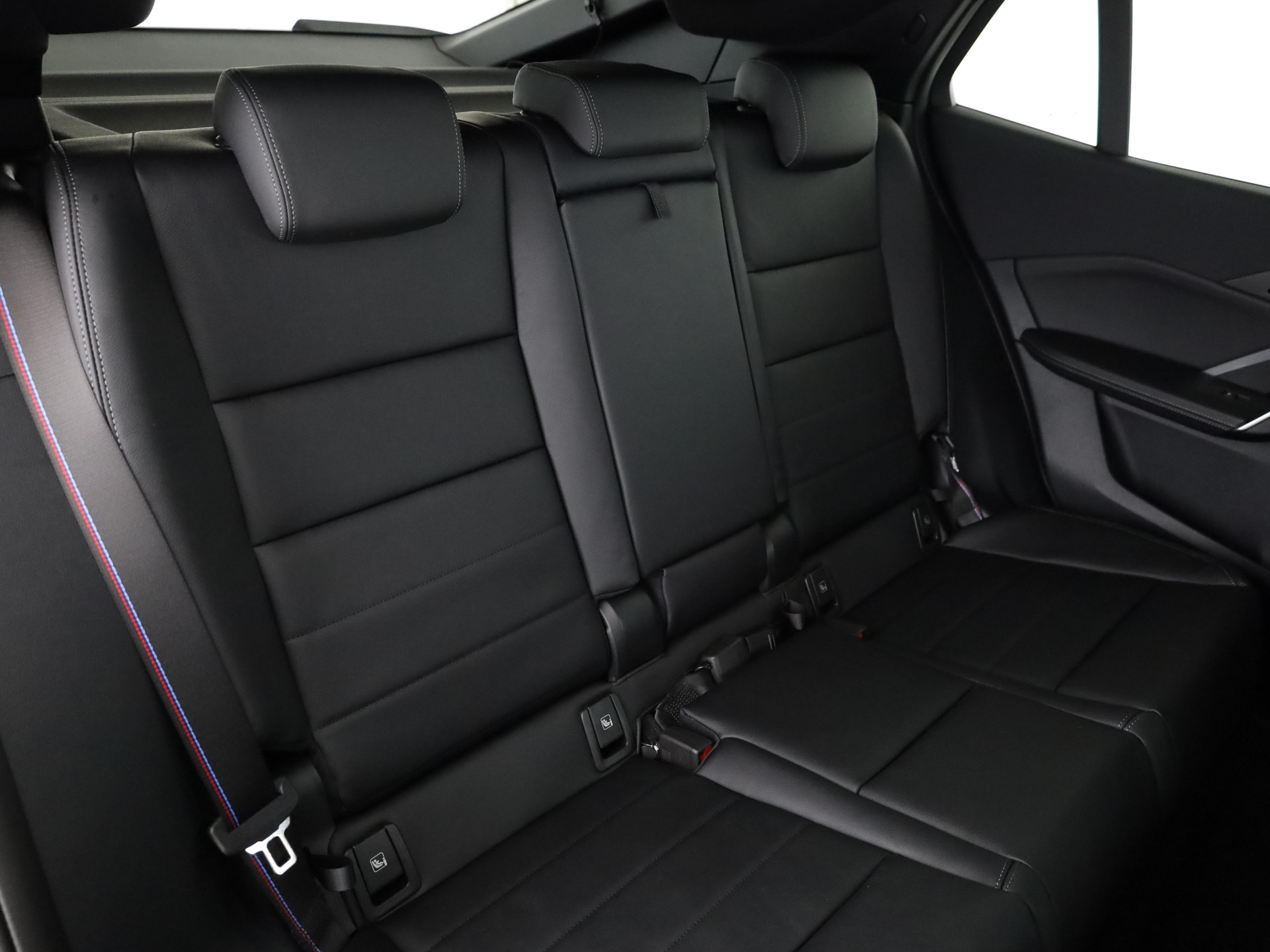 BMW iX2 30 xDrive-image-16