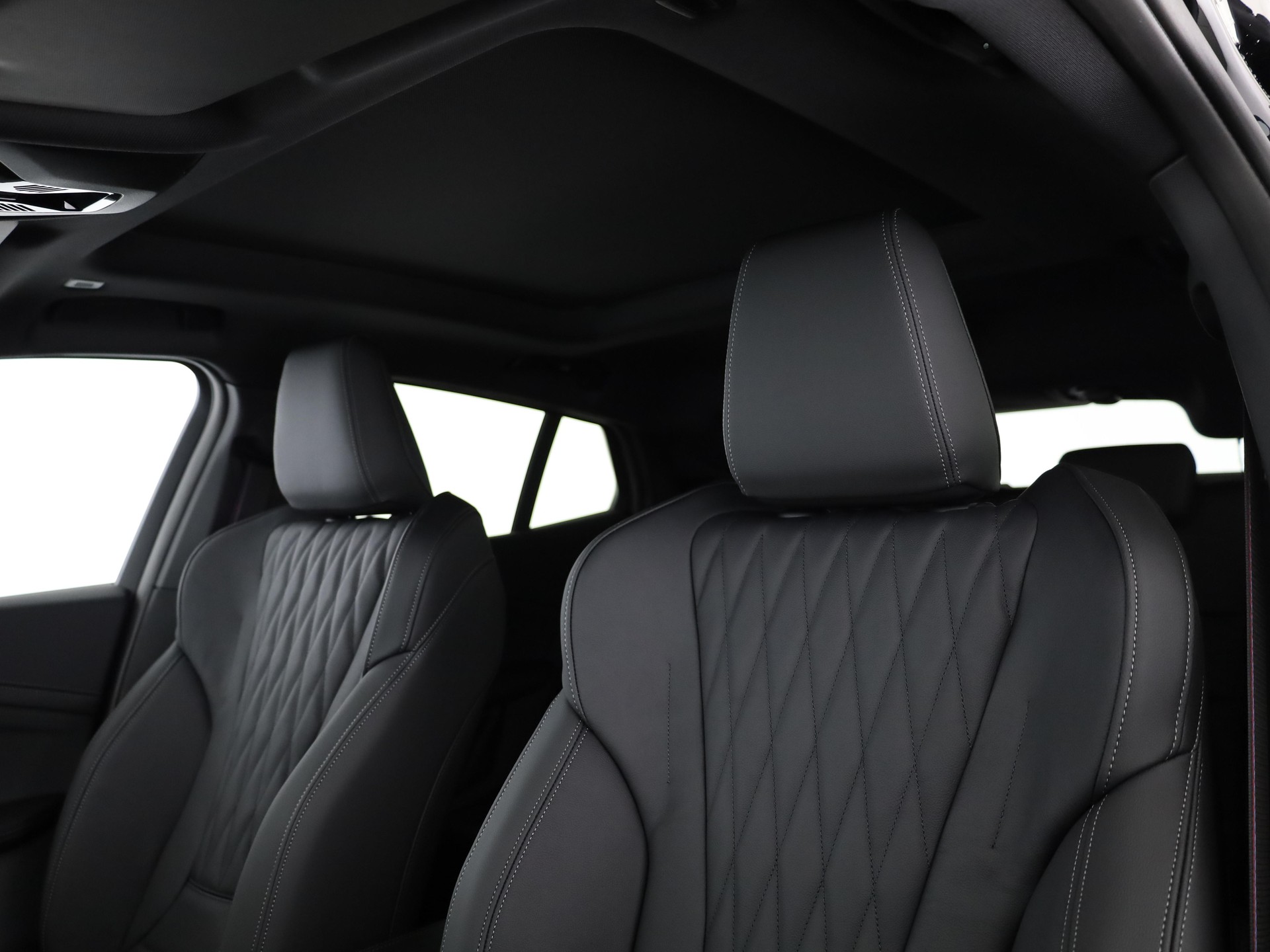 BMW iX2 30 xDrive-image-12