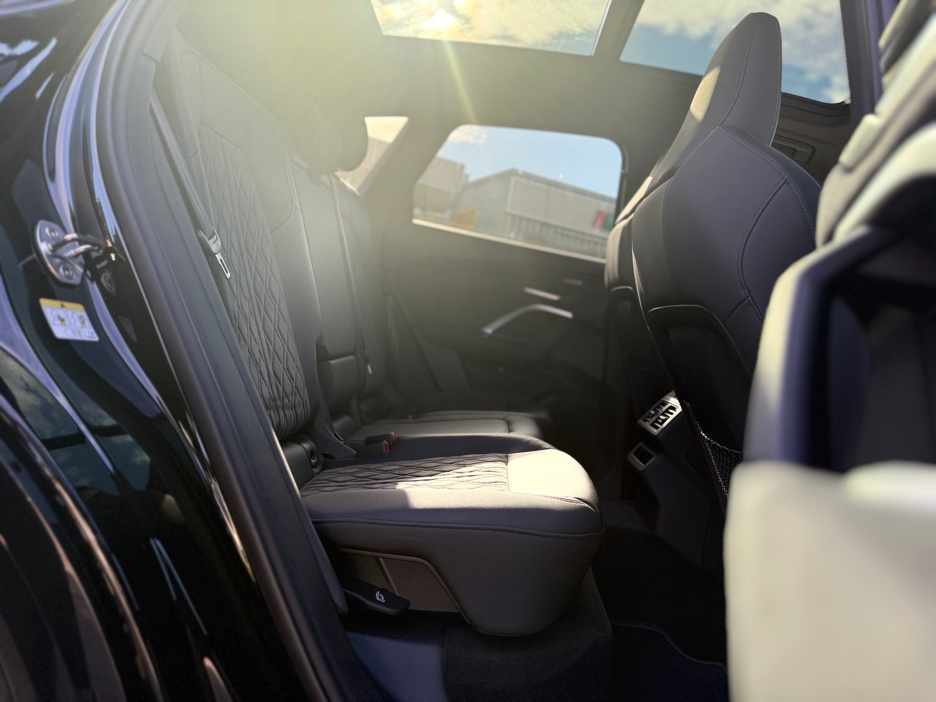 AUDI SQ5 TFSI quattro S-tronic ° Edition One ° All Black °-image-15