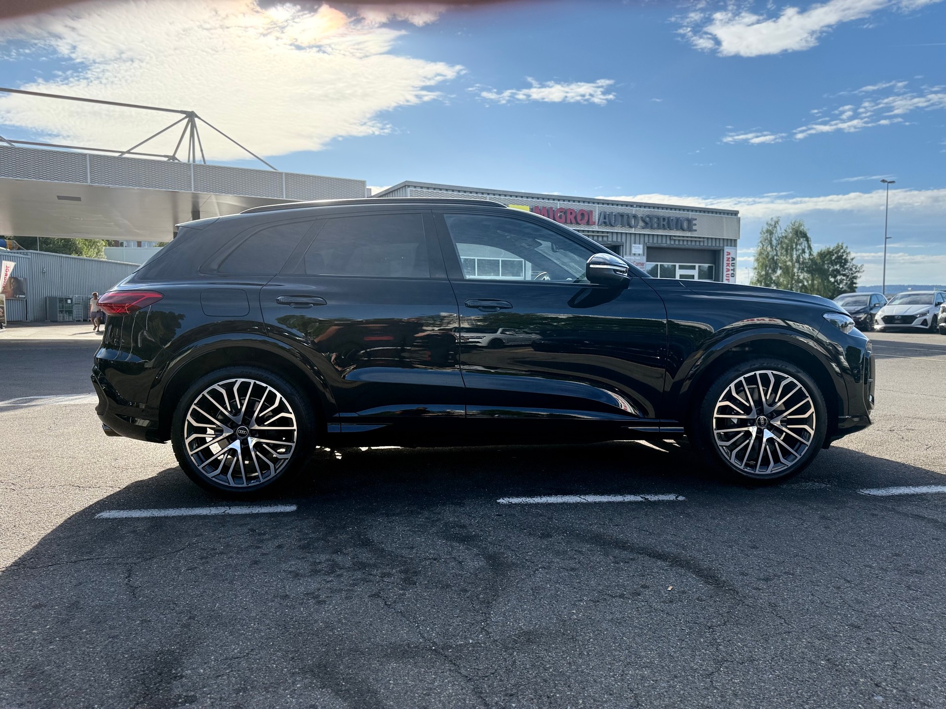 AUDI SQ5 TFSI quattro S-tronic ° Edition One ° All Black °-image-11