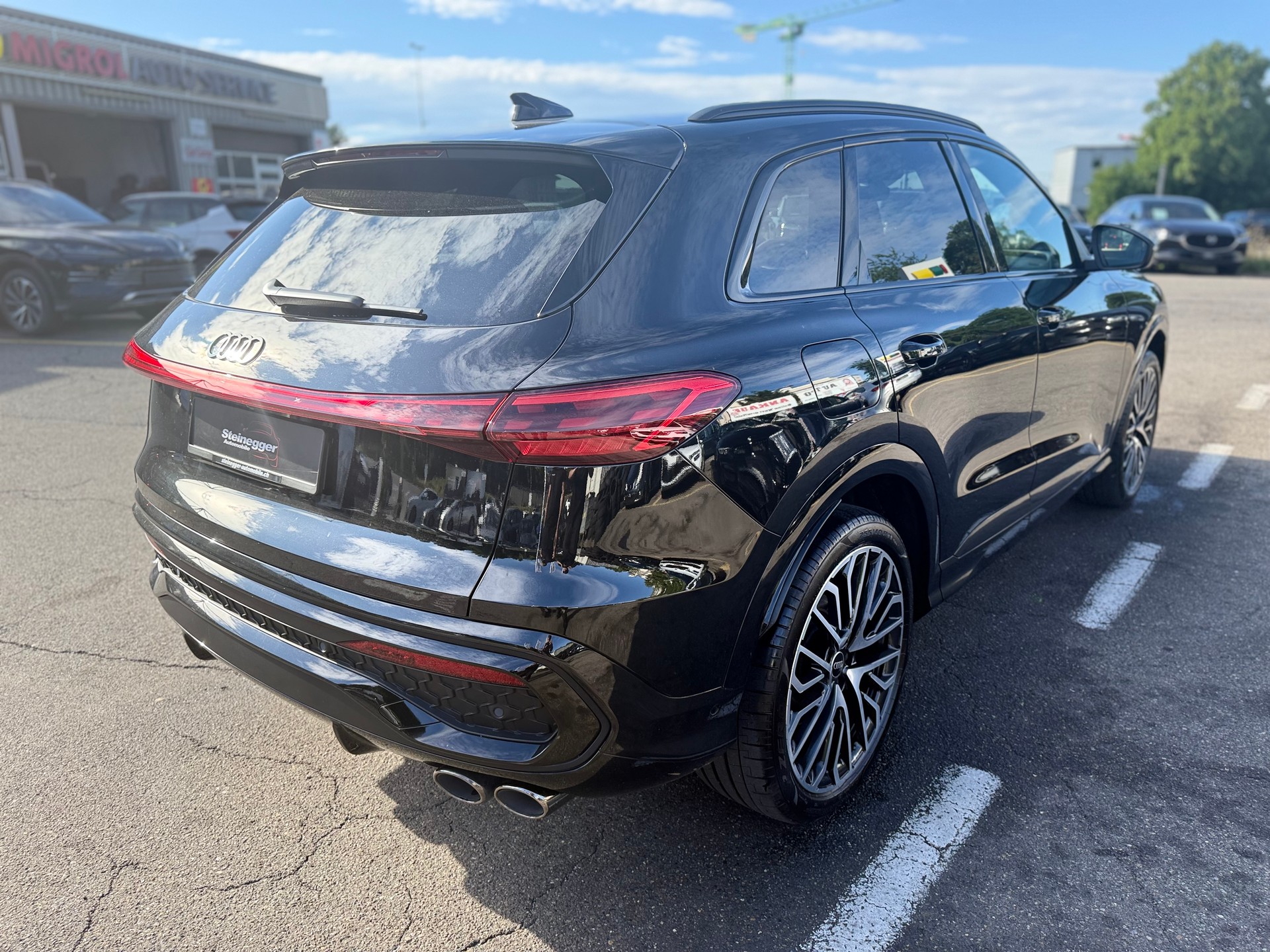 AUDI SQ5 TFSI quattro S-tronic ° Edition One ° All Black °-image-10