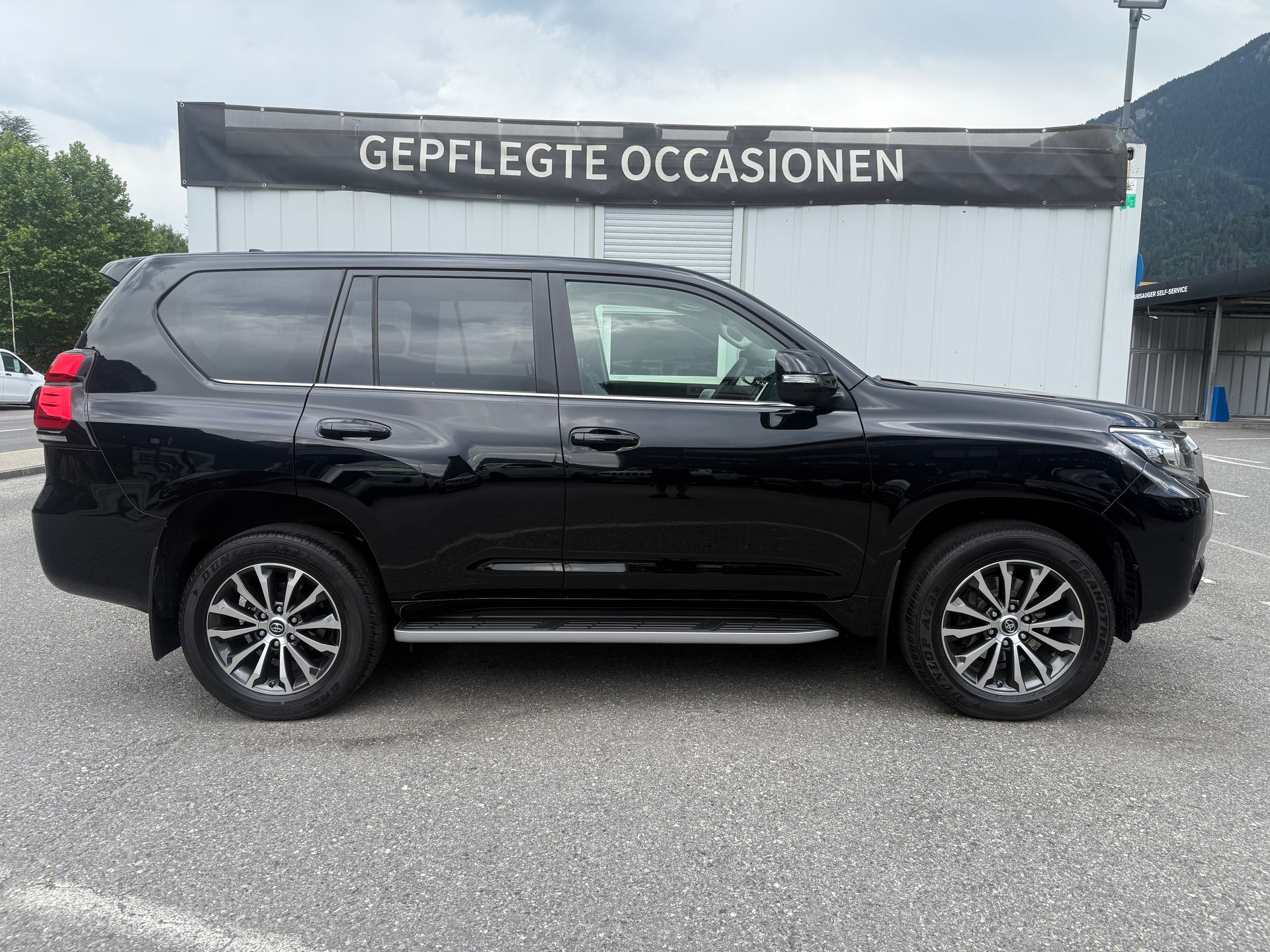 TOYOTA Land Cruiser 2.8TD Premium Automatic *CH-FZ* STANDHEIZUNG * LEDER * 201 PS 500 NM*-showroom-element-1