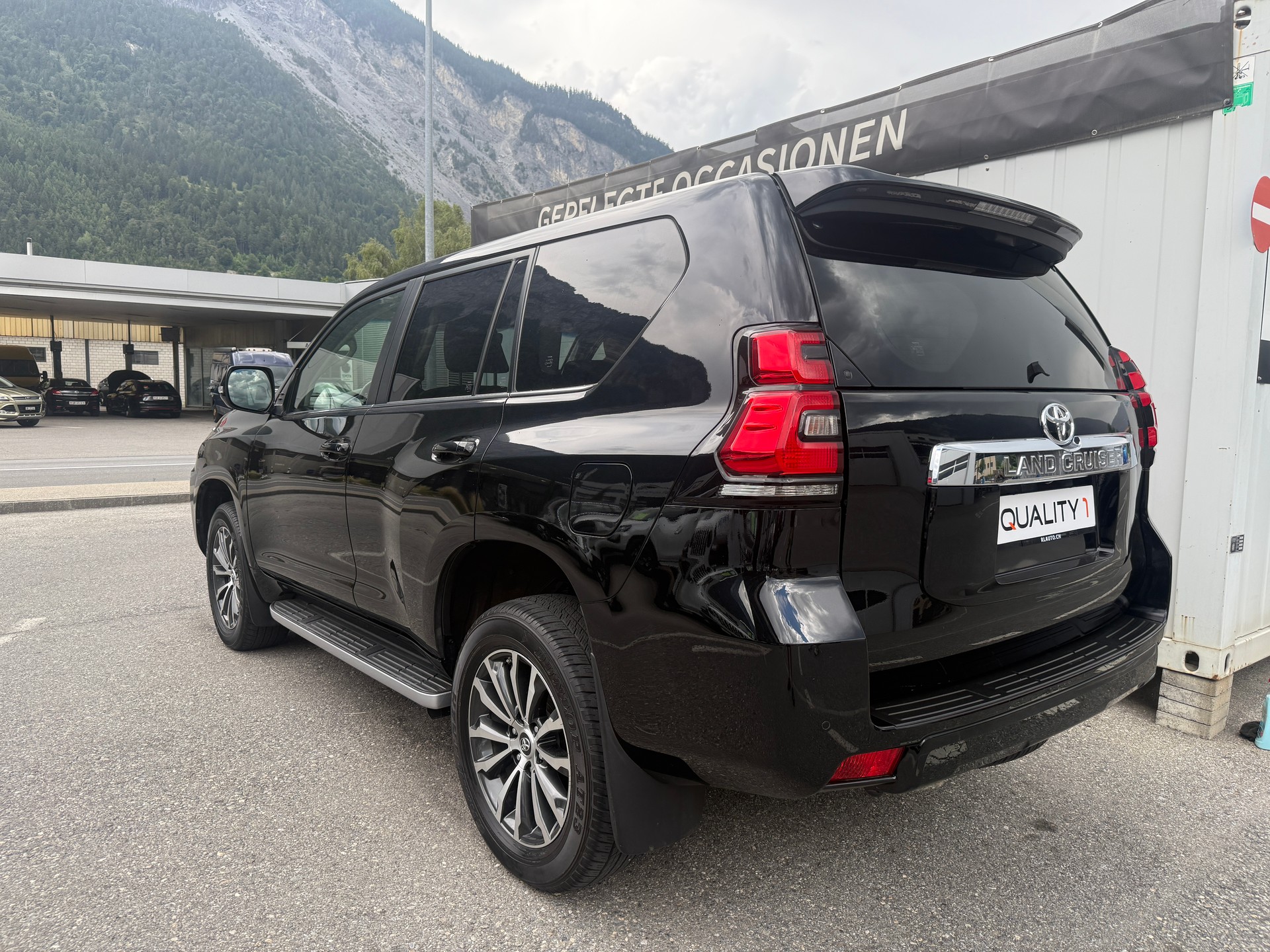 TOYOTA Land Cruiser 2.8TD Premium Automatic *CH-FZ* STANDHEIZUNG * LEDER * 201 PS 500 NM*-image-7