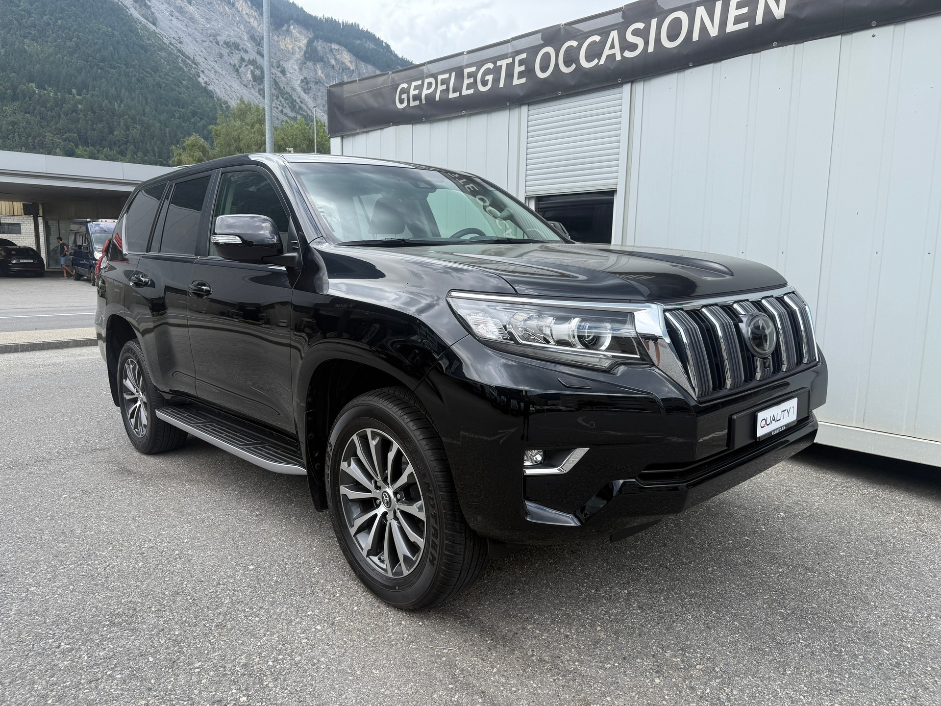 TOYOTA Land Cruiser 2.8TD Premium Automatic *CH-FZ* STANDHEIZUNG * LEDER * 201 PS 500 NM*